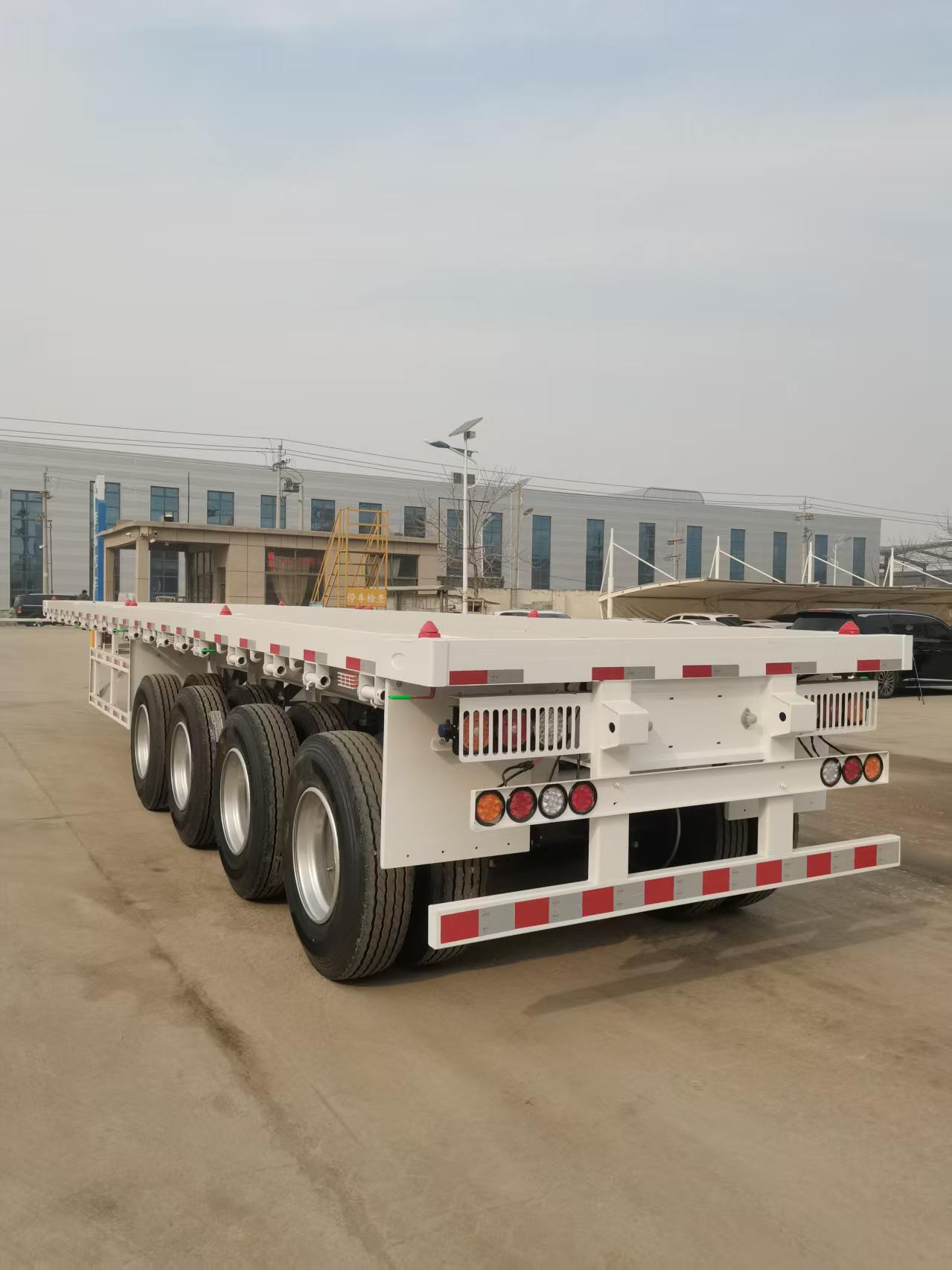 Heavy Duty Flatbed Trailer with 12 Twist Locks 60-100T Payload