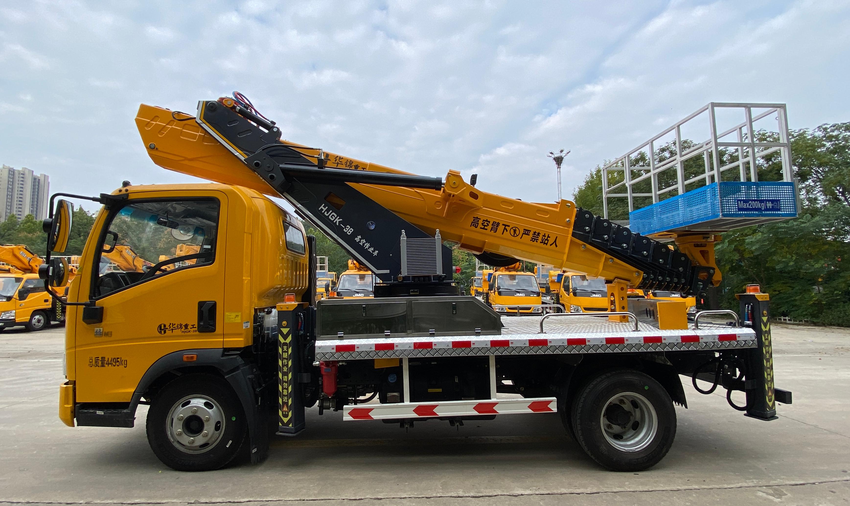 Huajin Heavy Industry Sinotruk HOWO Blue Card GK38 Aerial Work Platform