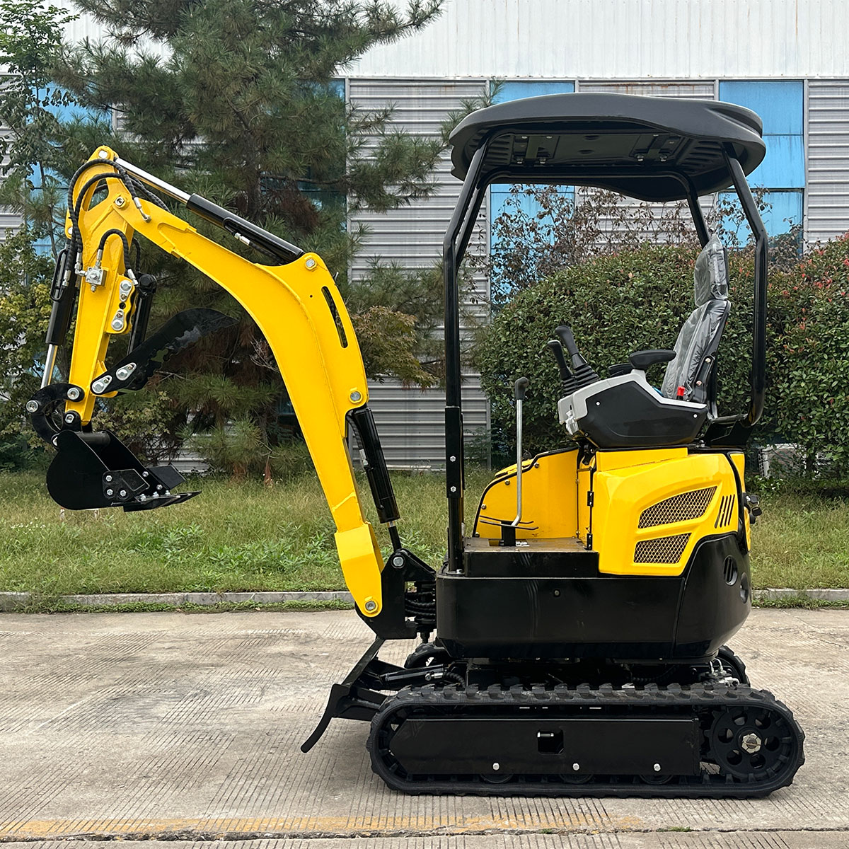 ME-18 1.8 吨小型履带式挖掘机 紧凑型大功率 适用于家用农用及果园作业