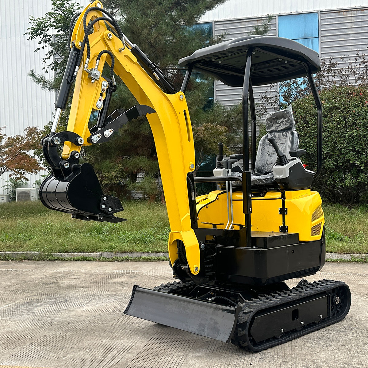 ME-18 1.8 吨小型履带式挖掘机 紧凑型大功率 适用于家用农用及果园作业