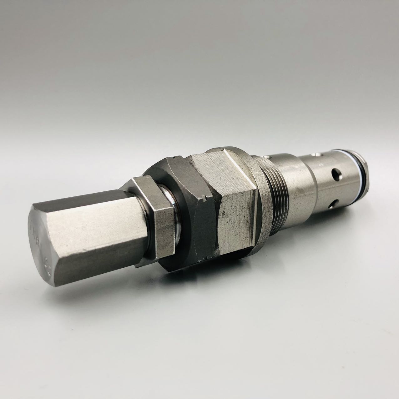 700-89-66000 溢流阀，适用于小松 WA600-3 装载机配件