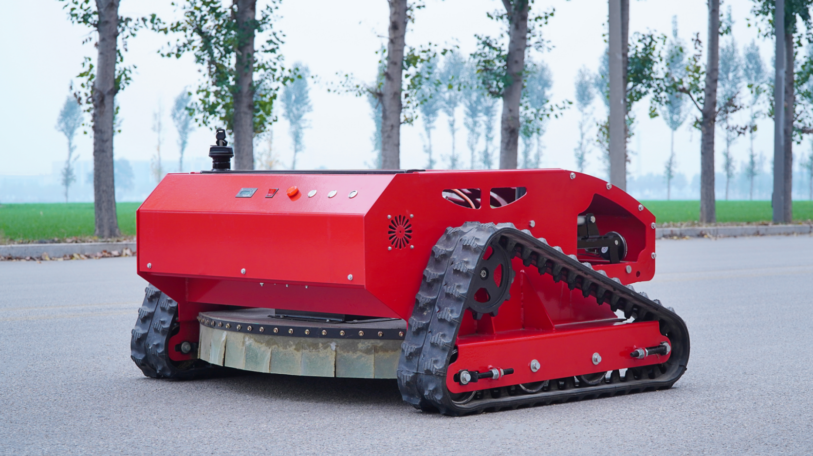 Industrial-Grade High-Power Remote-Controlled Crawler Lawn Mower Long Endurance for Park Green Belt Trimming
