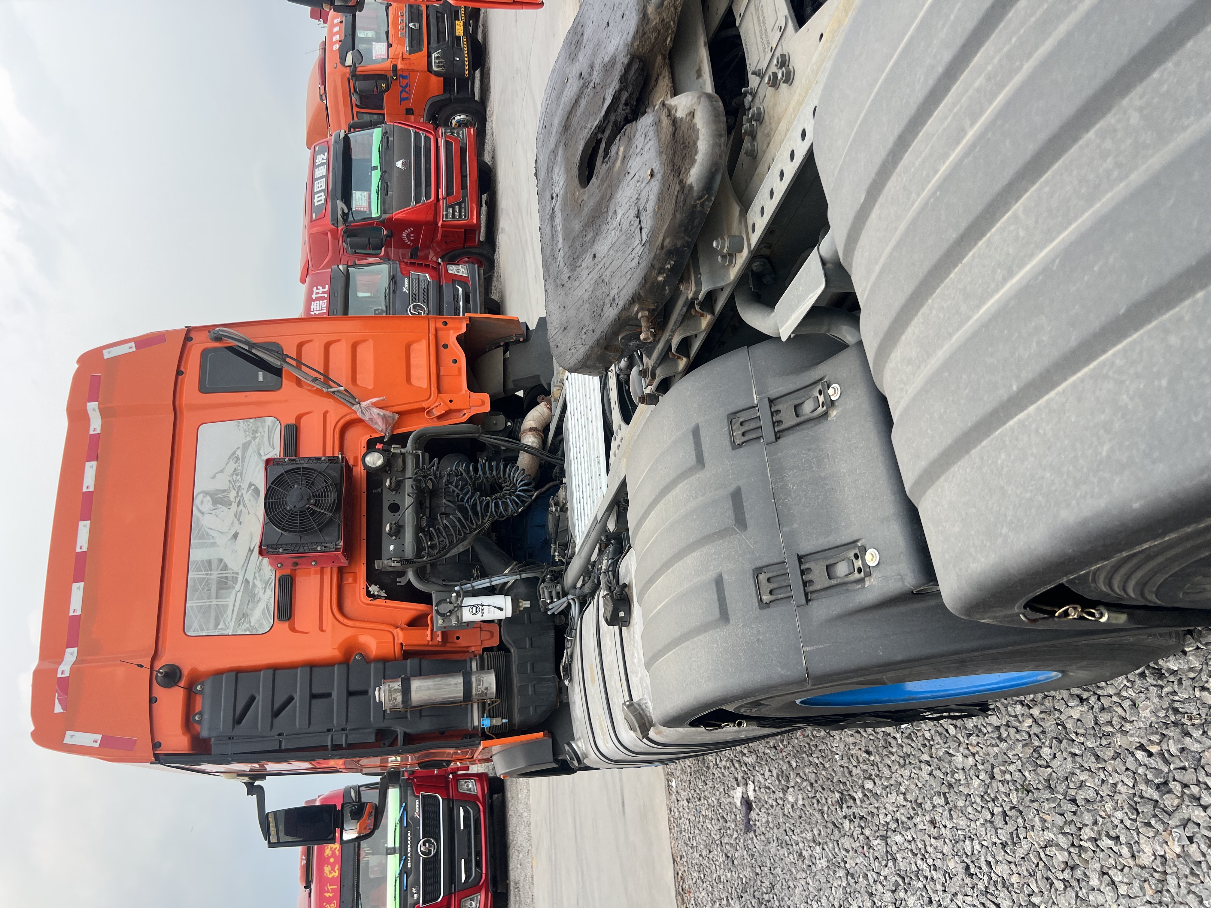 HOWO TX 460HP | Sep 2021 National V | Weichai Engine & SOH TransmissionThe September 2021 registered HOWO TX heavy-duty truck adheres to National V standards, boasting a reliable 460HP Weichai engine matched with a Sinotruk manual gearbox. Featuring origi