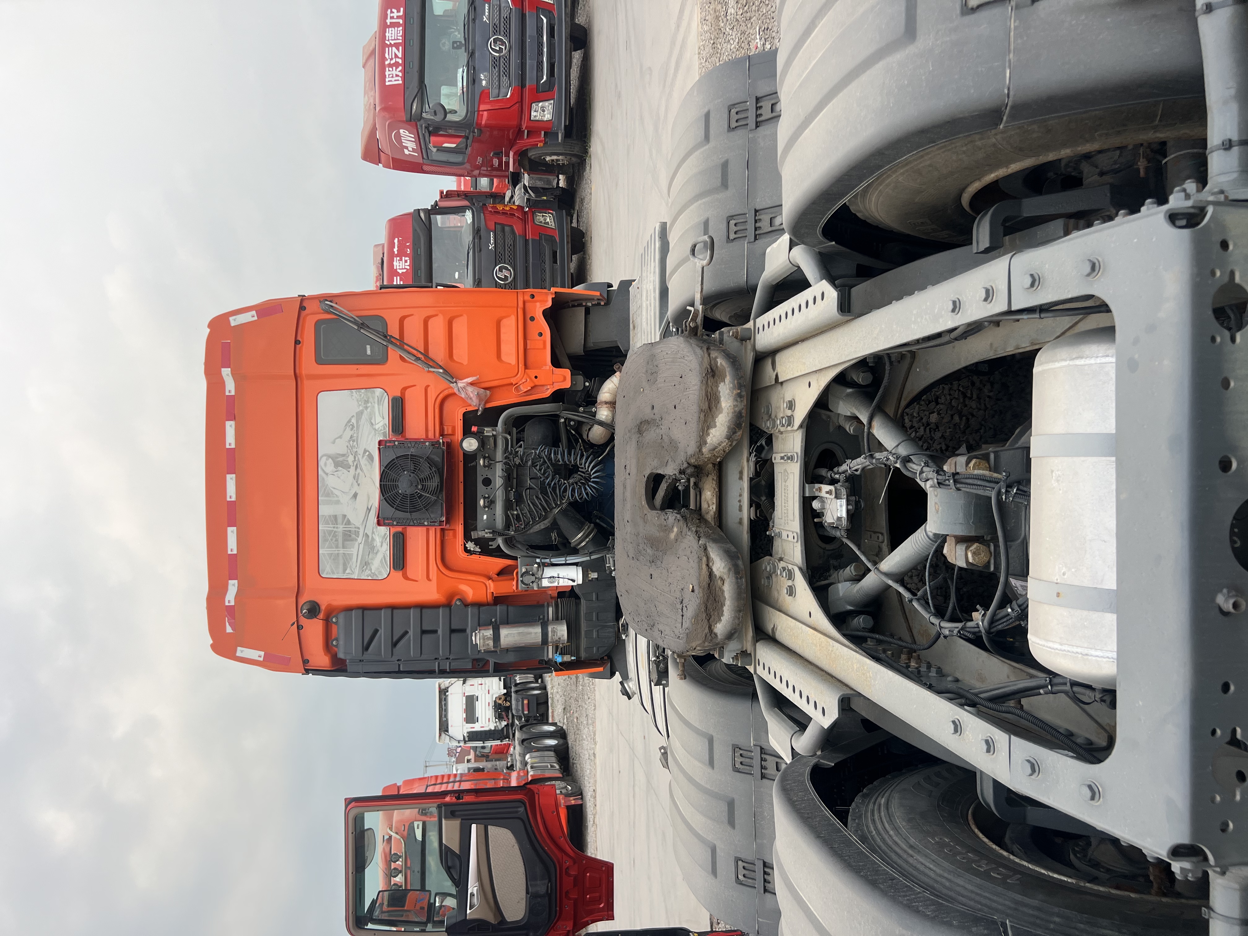 HOWO TX 460HP | Sep 2021 National V | Weichai Engine & SOH TransmissionThe September 2021 registered HOWO TX heavy-duty truck adheres to National V standards, boasting a reliable 460HP Weichai engine matched with a Sinotruk manual gearbox. Featuring origi