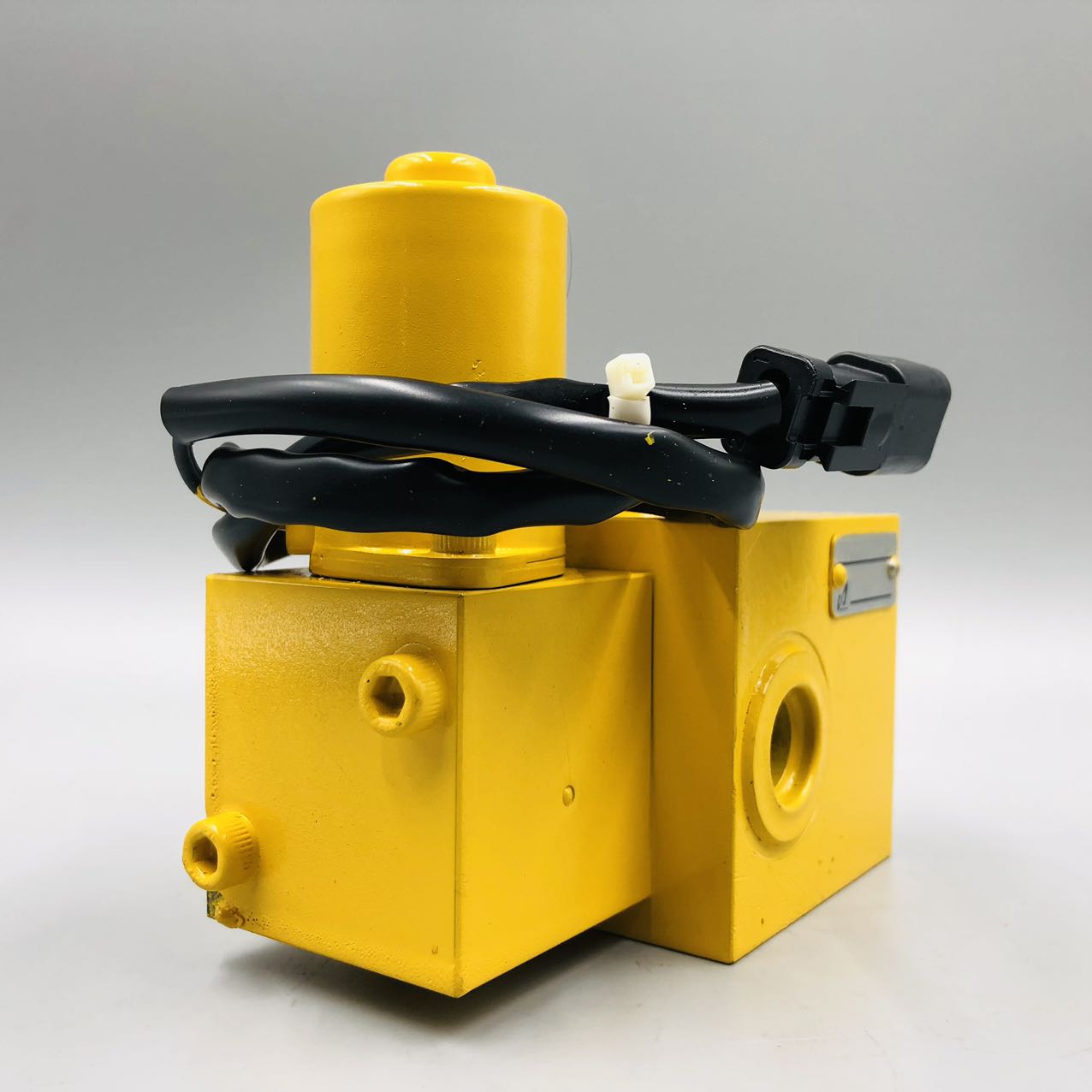 209-60-77220 Valve Assembly is suitable for PC2000-8 excavator parts