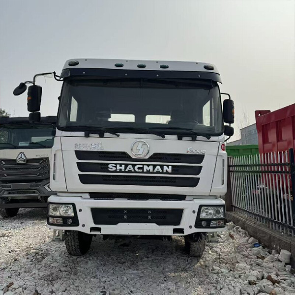 德龙牵引车：适用于长途运输与工程基建的重载牵引车型