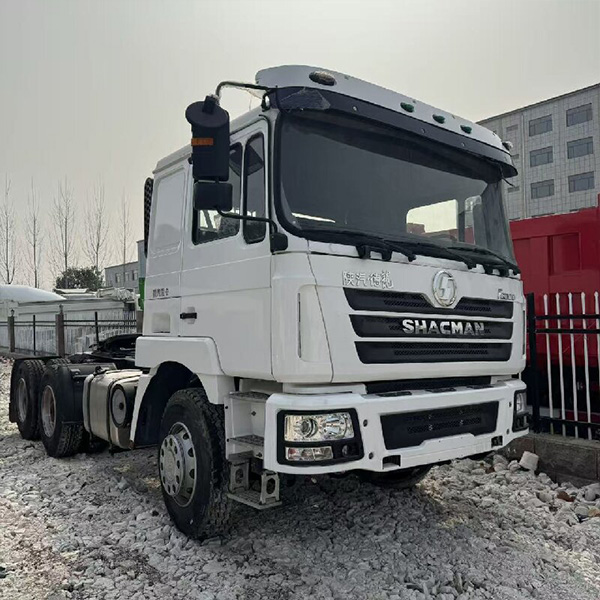 德龙牵引车：适用于长途运输与工程基建的重载牵引车型