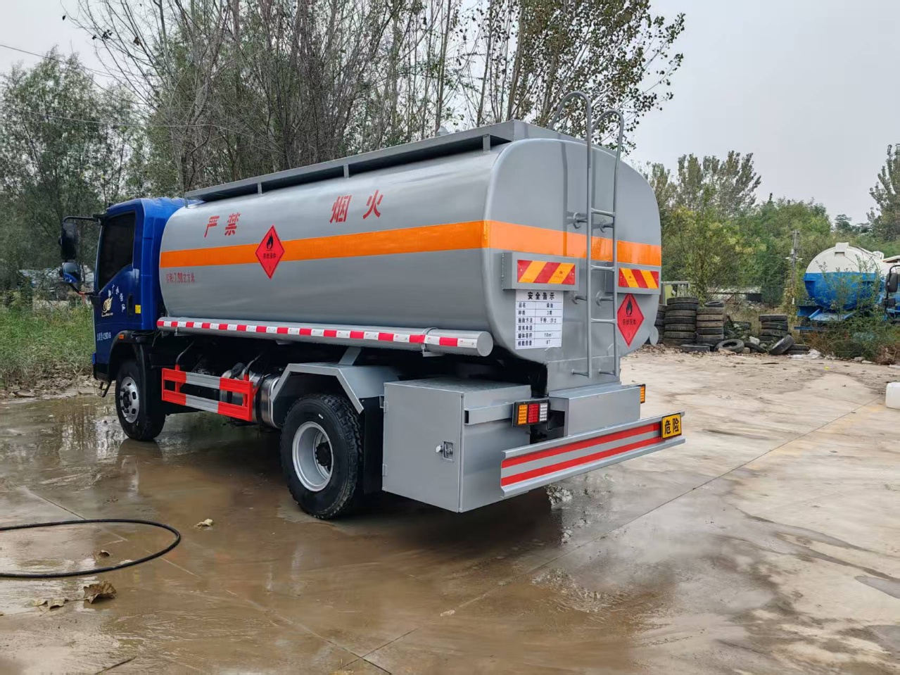 Sinotruk HOWO Chassis 8CBM Mobile Fuel Tanker | 170HP MAN Engine New Electronic Fuel Dispenser
