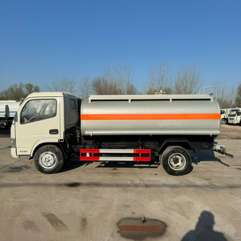 Sinotruk HOWO Chassis 8CBM Mobile Fuel Tanker | 170HP MAN Engine New Electronic Fuel Dispenser