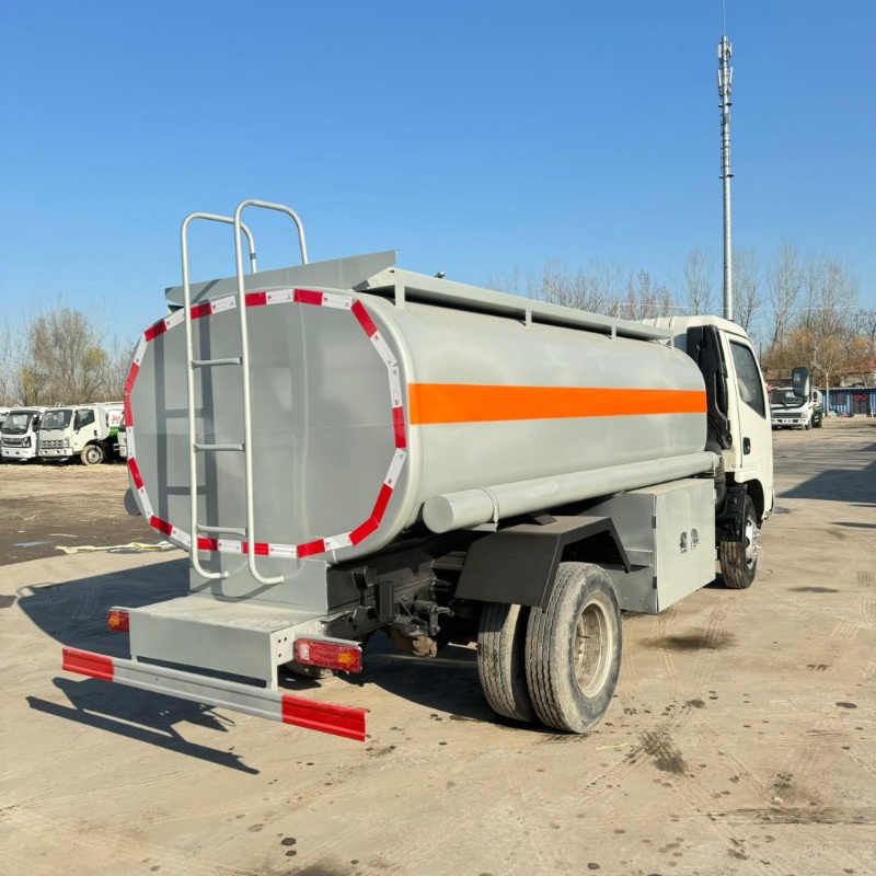 Sinotruk HOWO Chassis 8CBM Mobile Fuel Tanker | 170HP MAN Engine New Electronic Fuel Dispenser