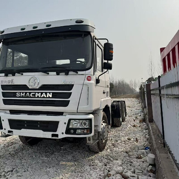 德龙牵引车：适用于长途运输与工程基建的重载牵引车型