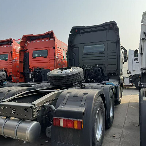 中国重汽 HOWO 6x4 牵引车 440 马力 ZZ4256 | 工程物流重载运输专用