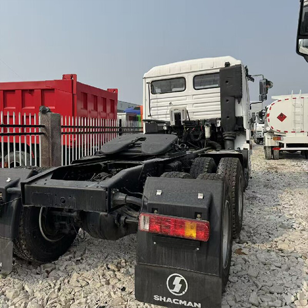 德龙牵引车：适用于长途运输与工程基建的重载牵引车型