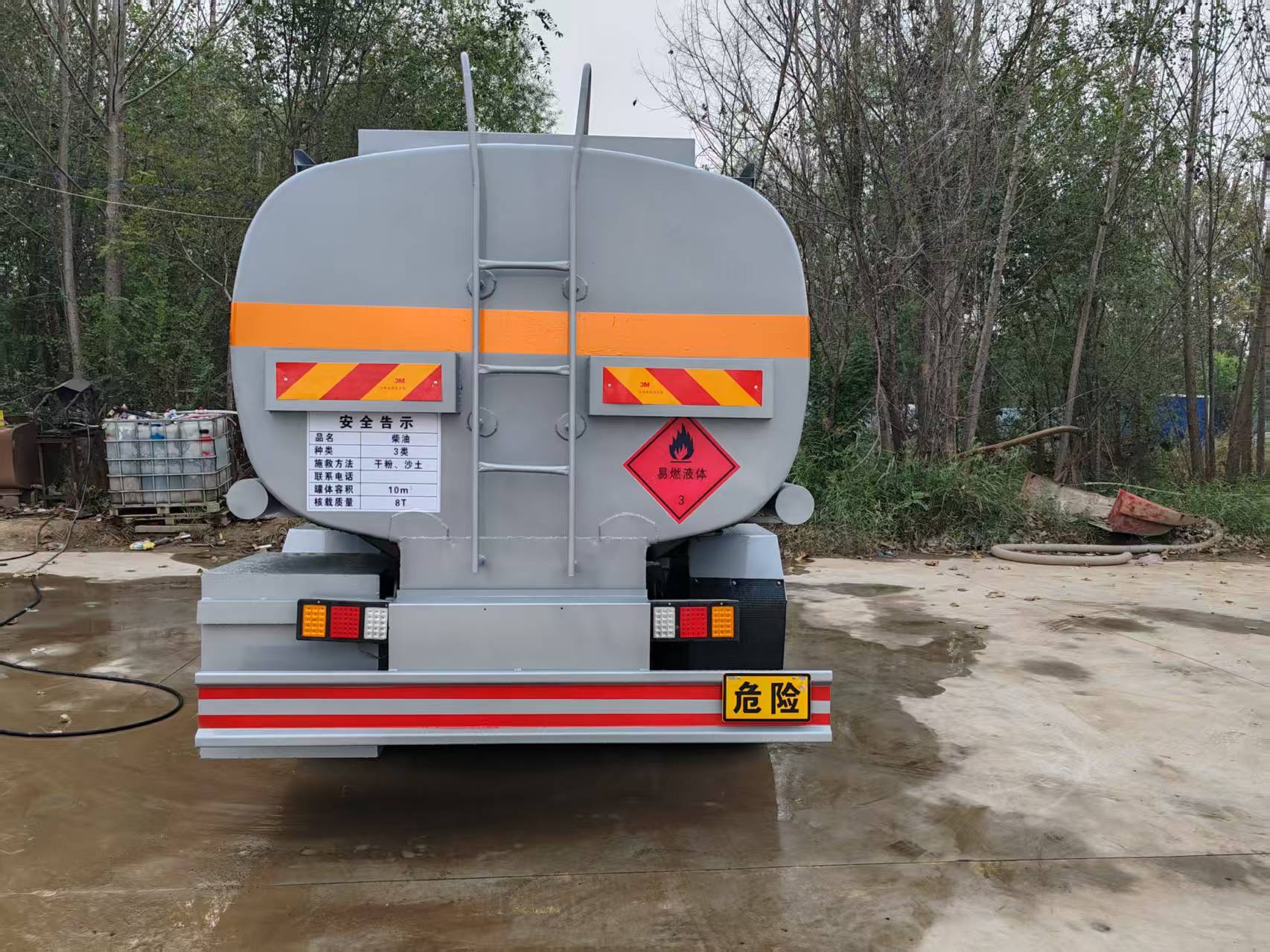 Sinotruk Mobile Diesel Fuel Tank Truck, Small and Large Oil Tank Transport Vehicles