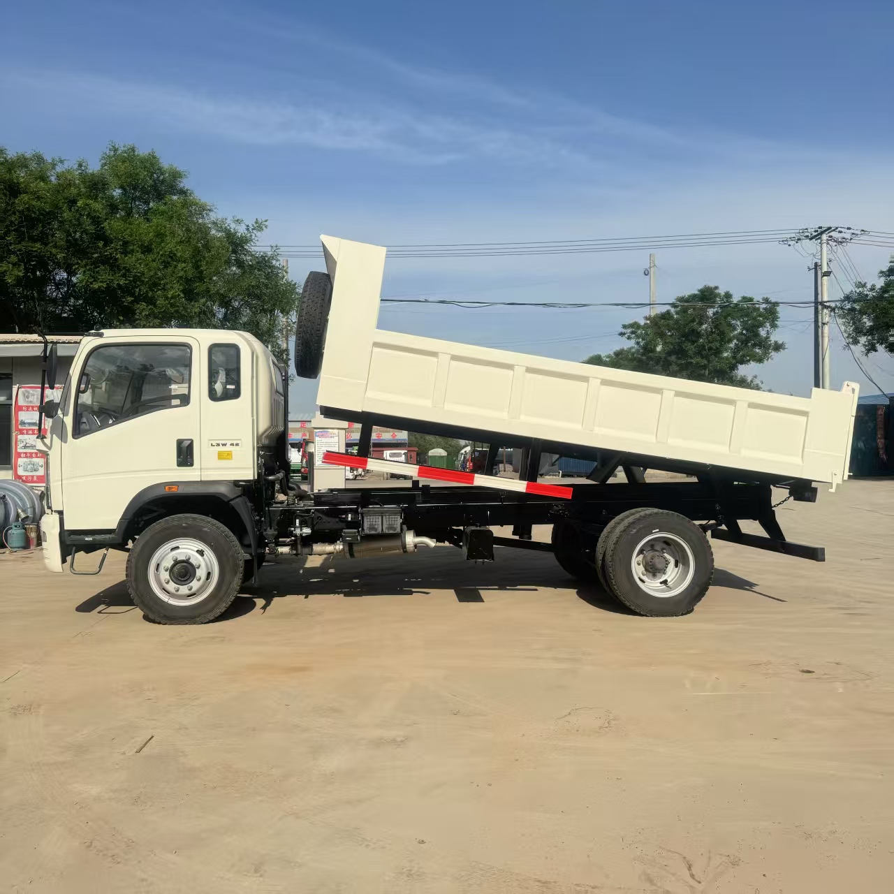 中国重汽豪沃 5 吨自卸车，后八轮重型大自卸车，矿用渣土自卸运输车，工程工地专用自卸翻斗车