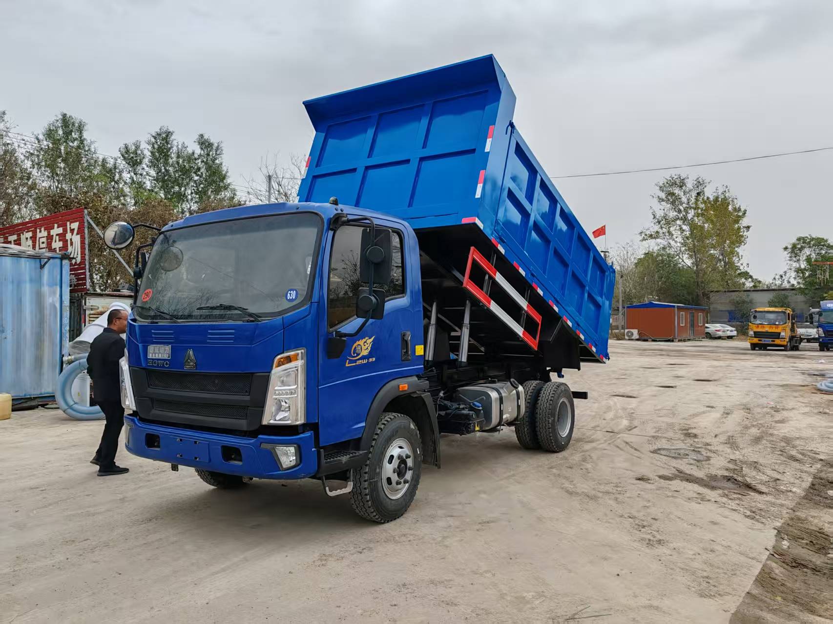 中国重汽豪沃 5 吨自卸车，后八轮重型大自卸车，矿用渣土自卸运输车，工程工地专用自卸翻斗车