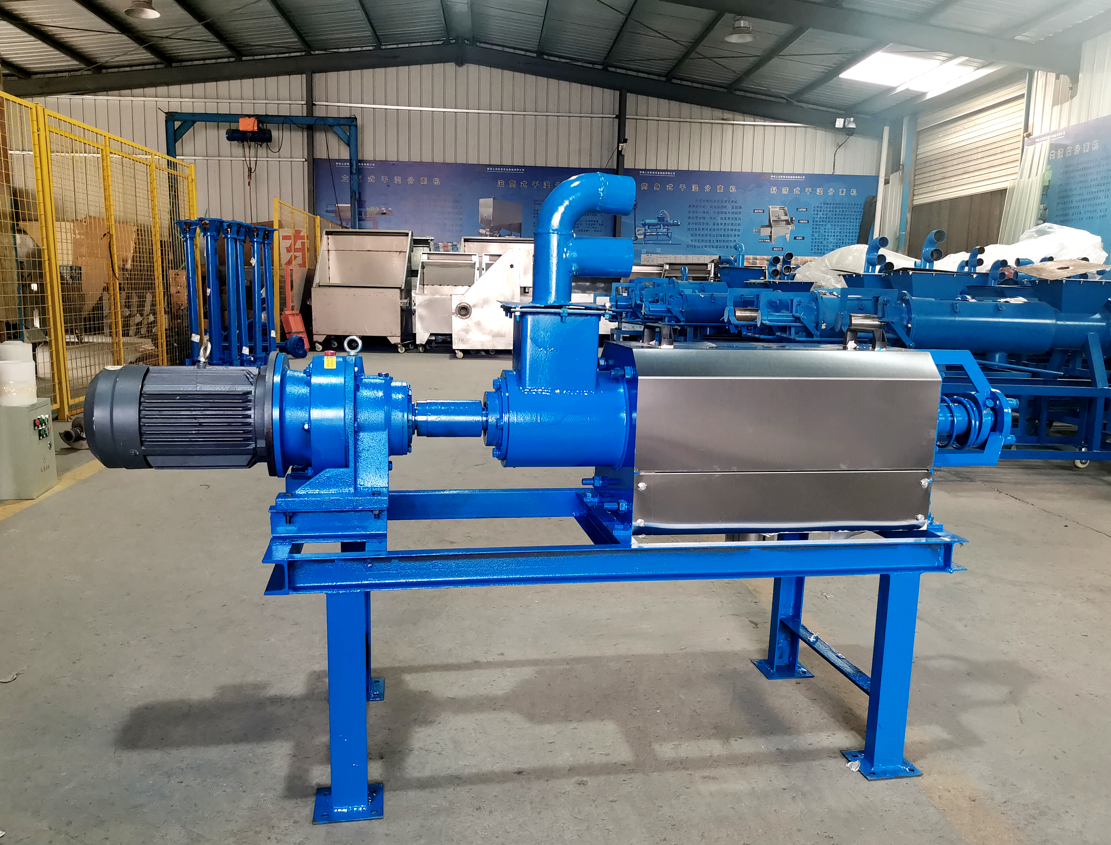 Vertical plate type dry-wet separator, dry-wet separator, separator