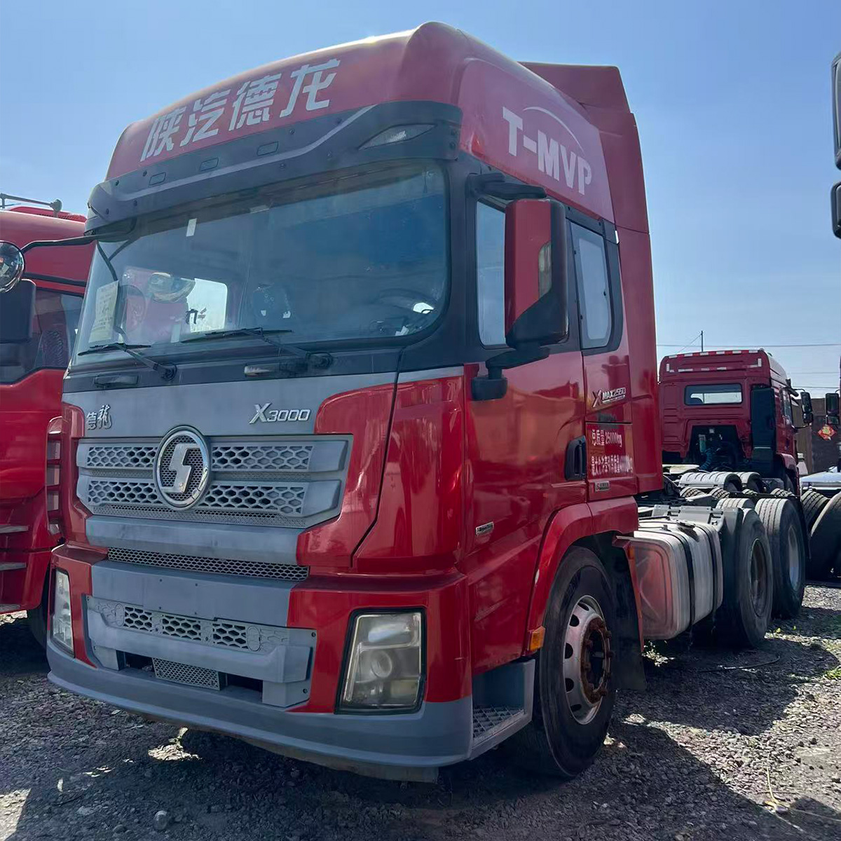 二手陕汽德龙 X3000 牵引车 550 马力国五潍柴发动机 前二后三板簧