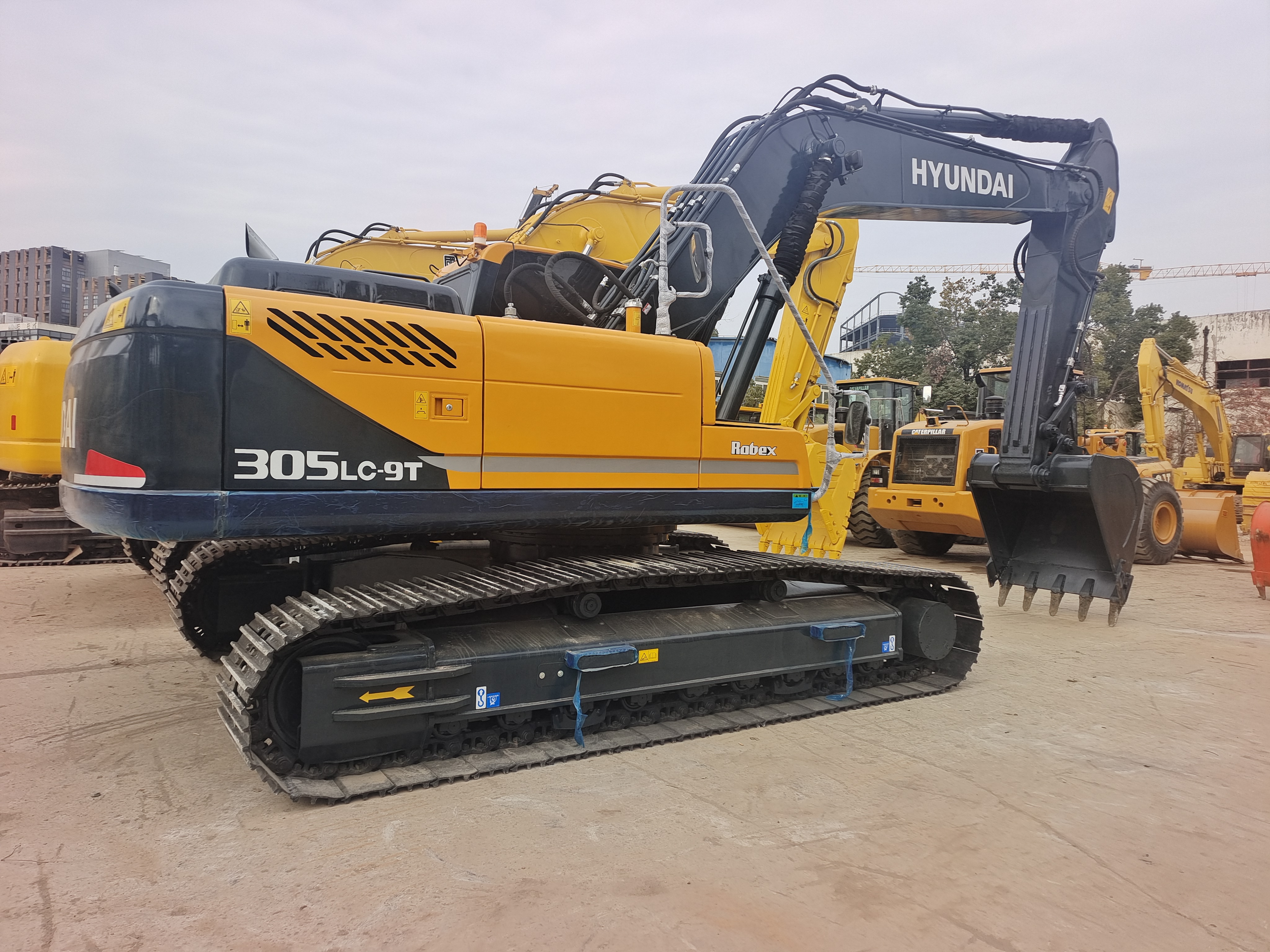 HYUNAI 305LC USED EXCAVATOR