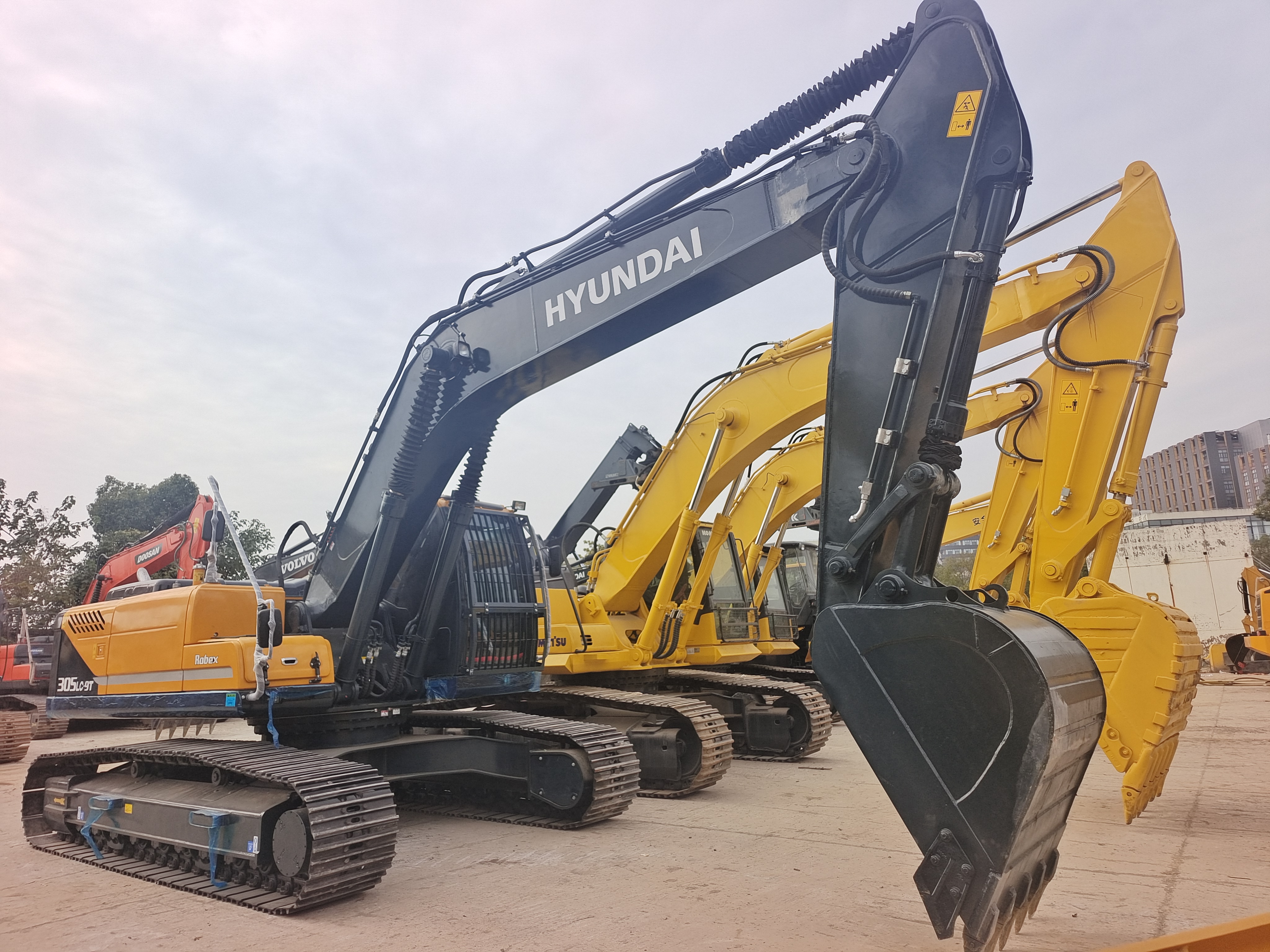 HYUNAI 305LC USED EXCAVATOR
