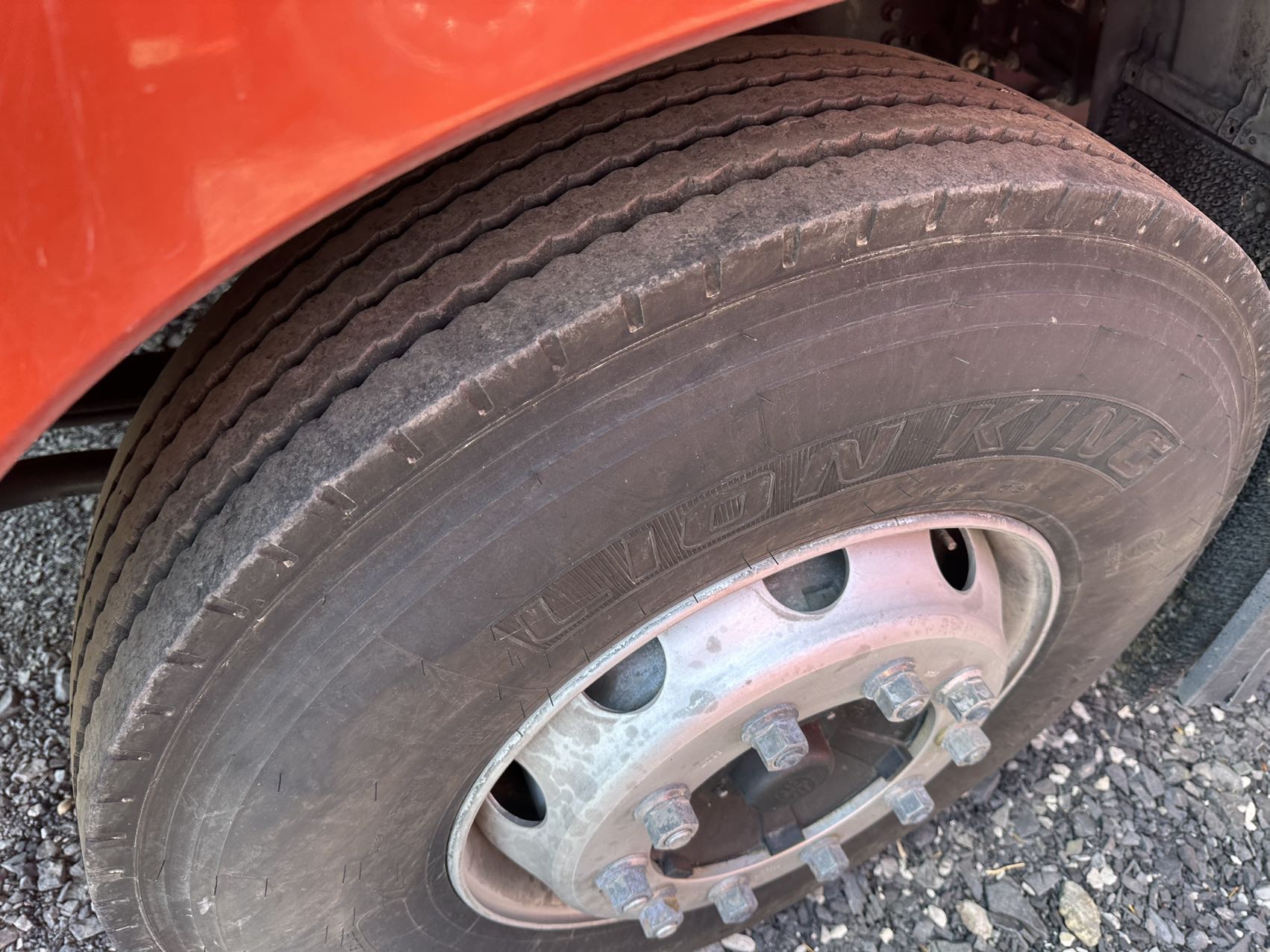 9.6 米高栏前四后四 320 马力手动挡 国六领航版 配置齐全