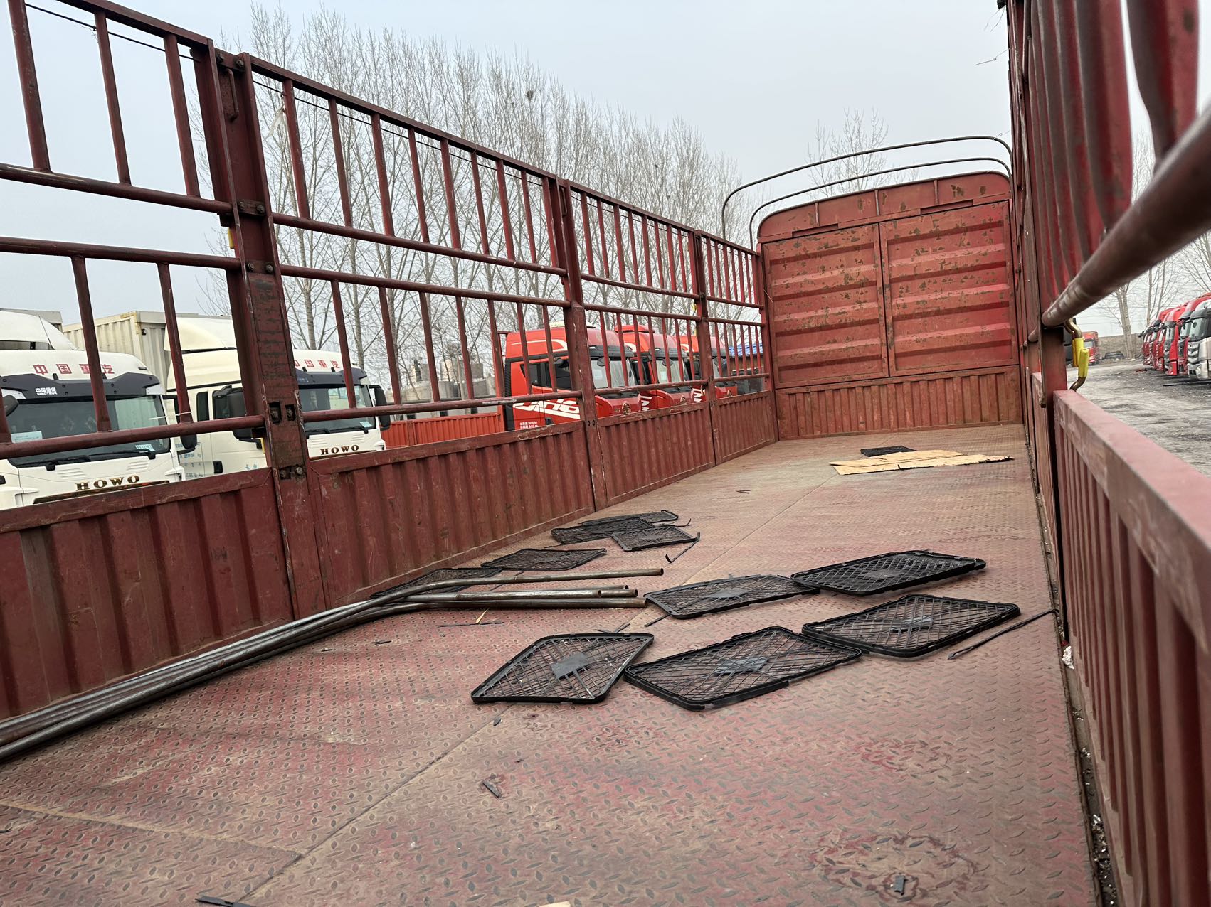 9.6 米高栏前四后八 520 马力手动挡 国六 配置齐全 车况精品