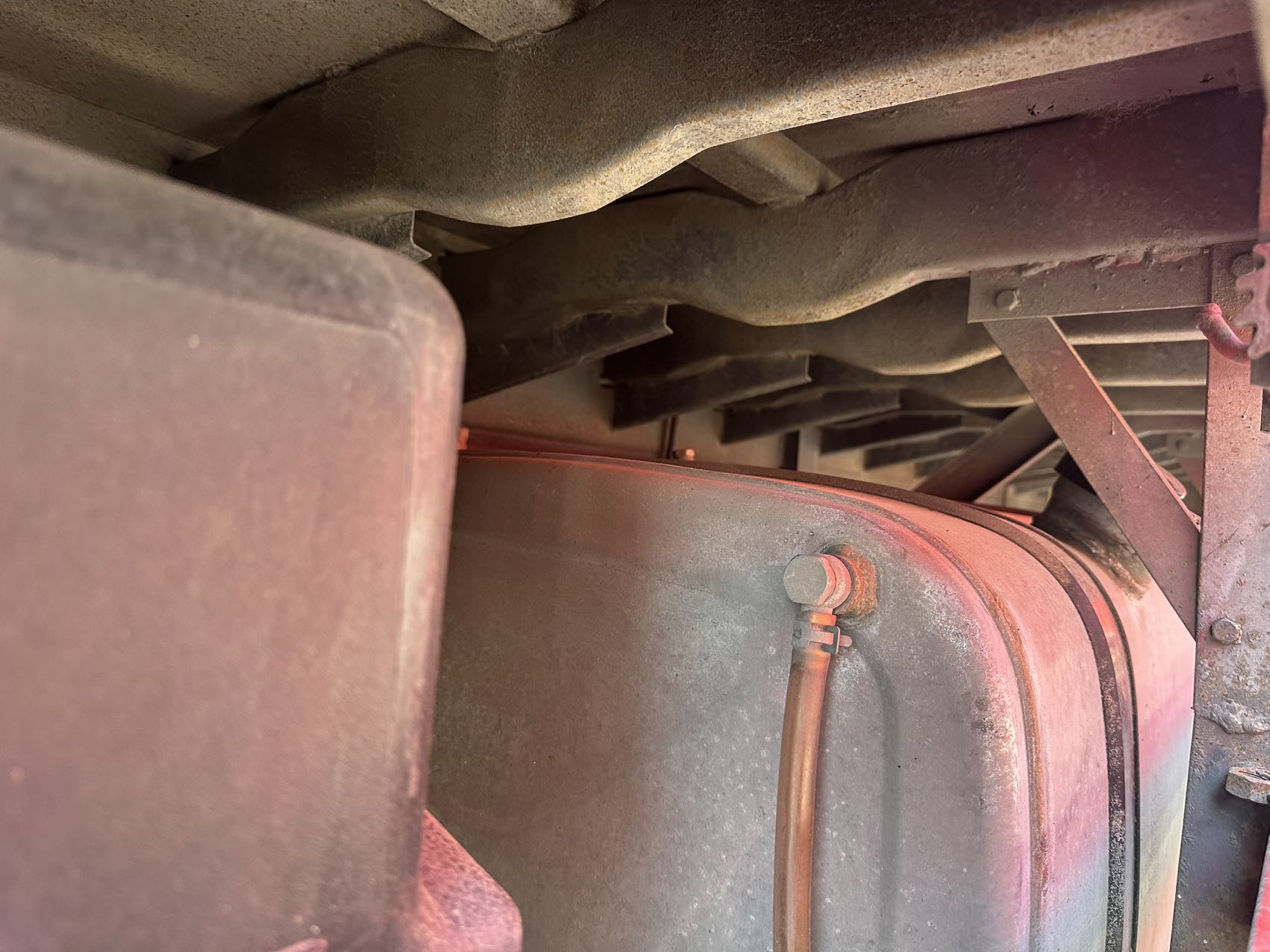 9.6 米高栏前四后四 320 马力手动挡 国六领航版 配置齐全