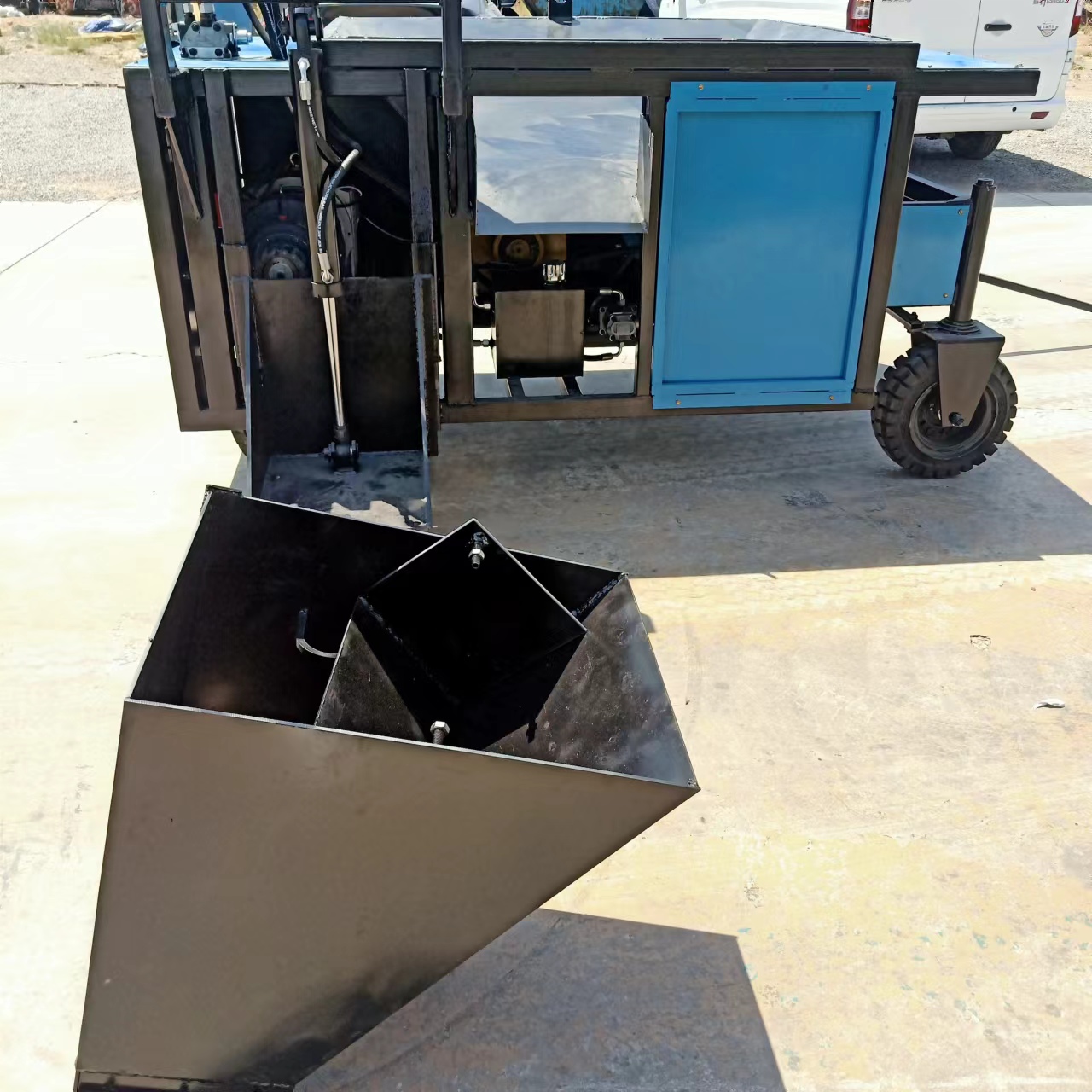 400 型自走式路缘石成型机