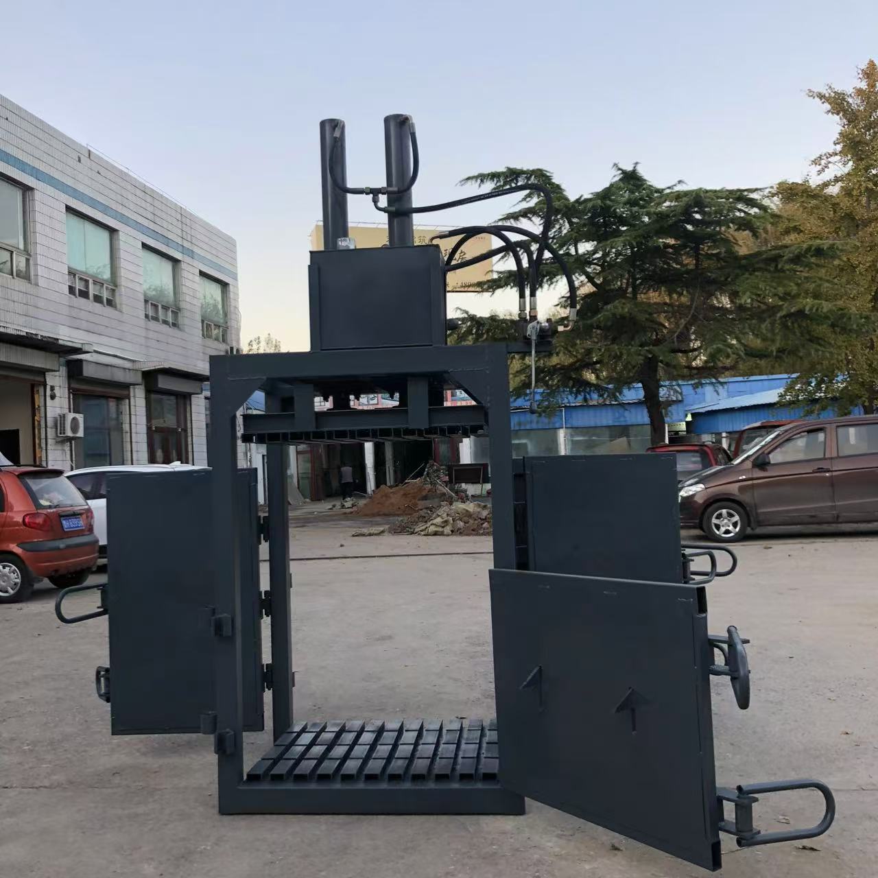 LY 系列立式四开门液压打包机 20T-60T 服装毛绒玩具压缩设备