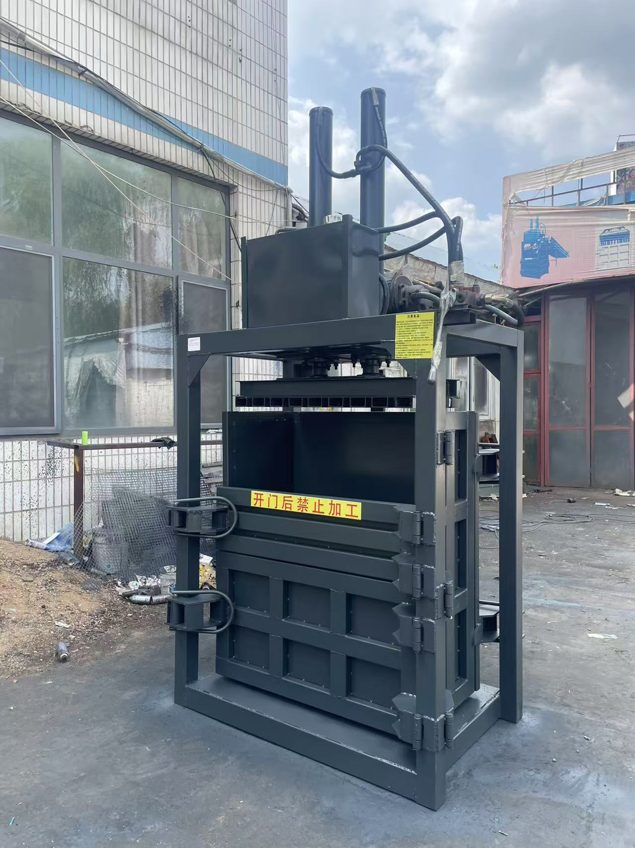 LY 系列立式四开门液压打包机 20T-60T 服装毛绒玩具压缩设备