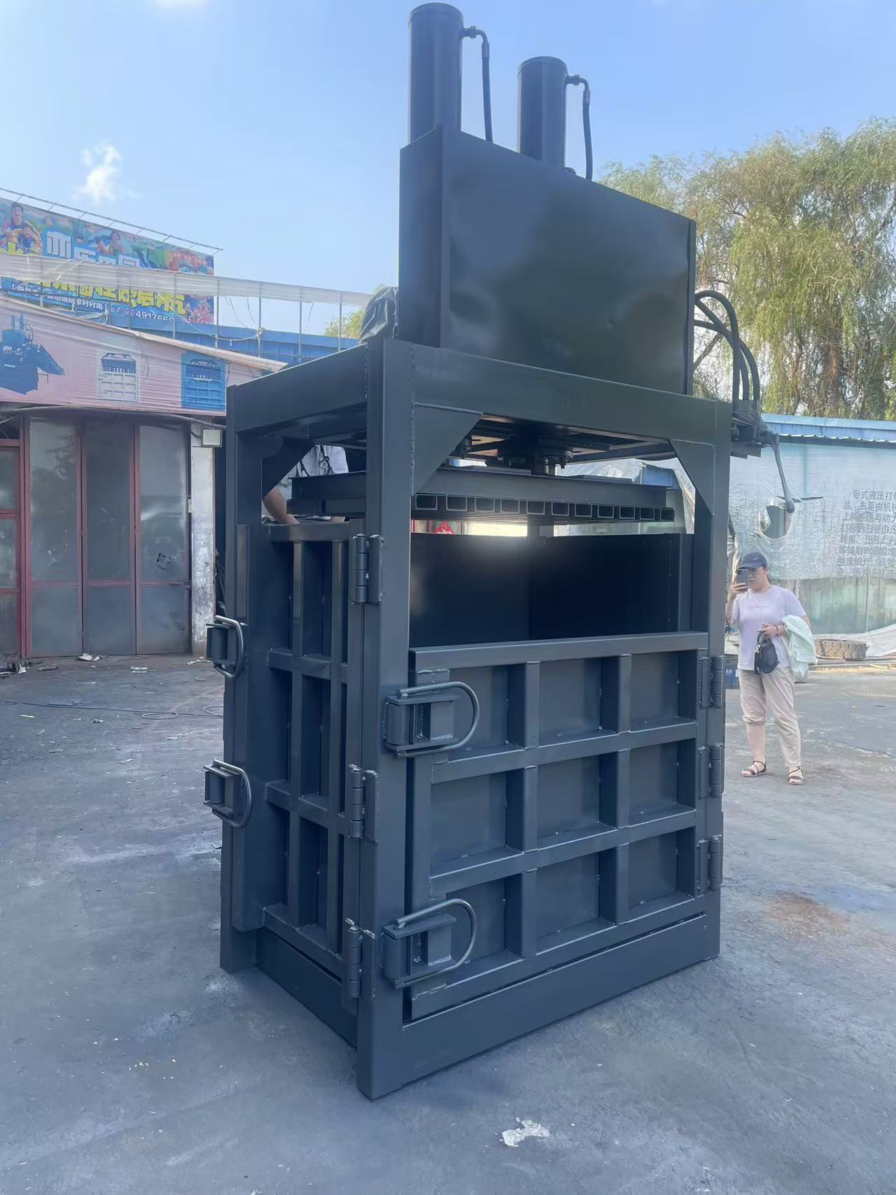 LY 系列立式四开门液压打包机 20T-60T 服装毛绒玩具压缩设备