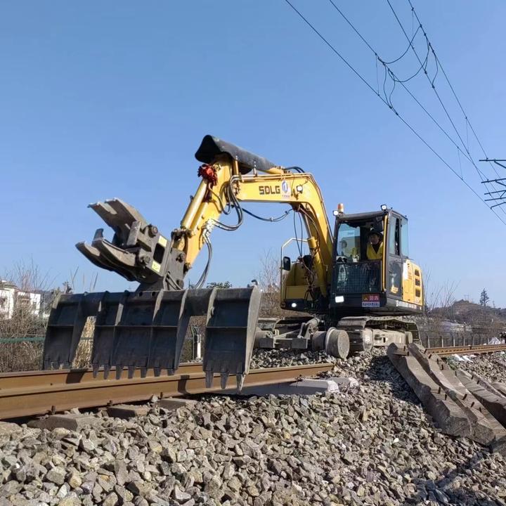 挖掘机换枕机 液压枕木更换机 铁路维修 360 度旋转枕木夹具