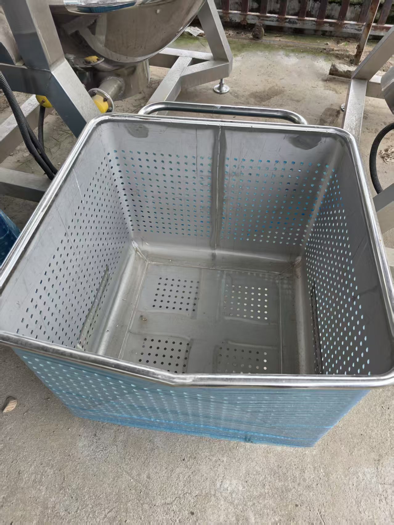 200L/400L 不锈钢周转料车 食品级物料转运车