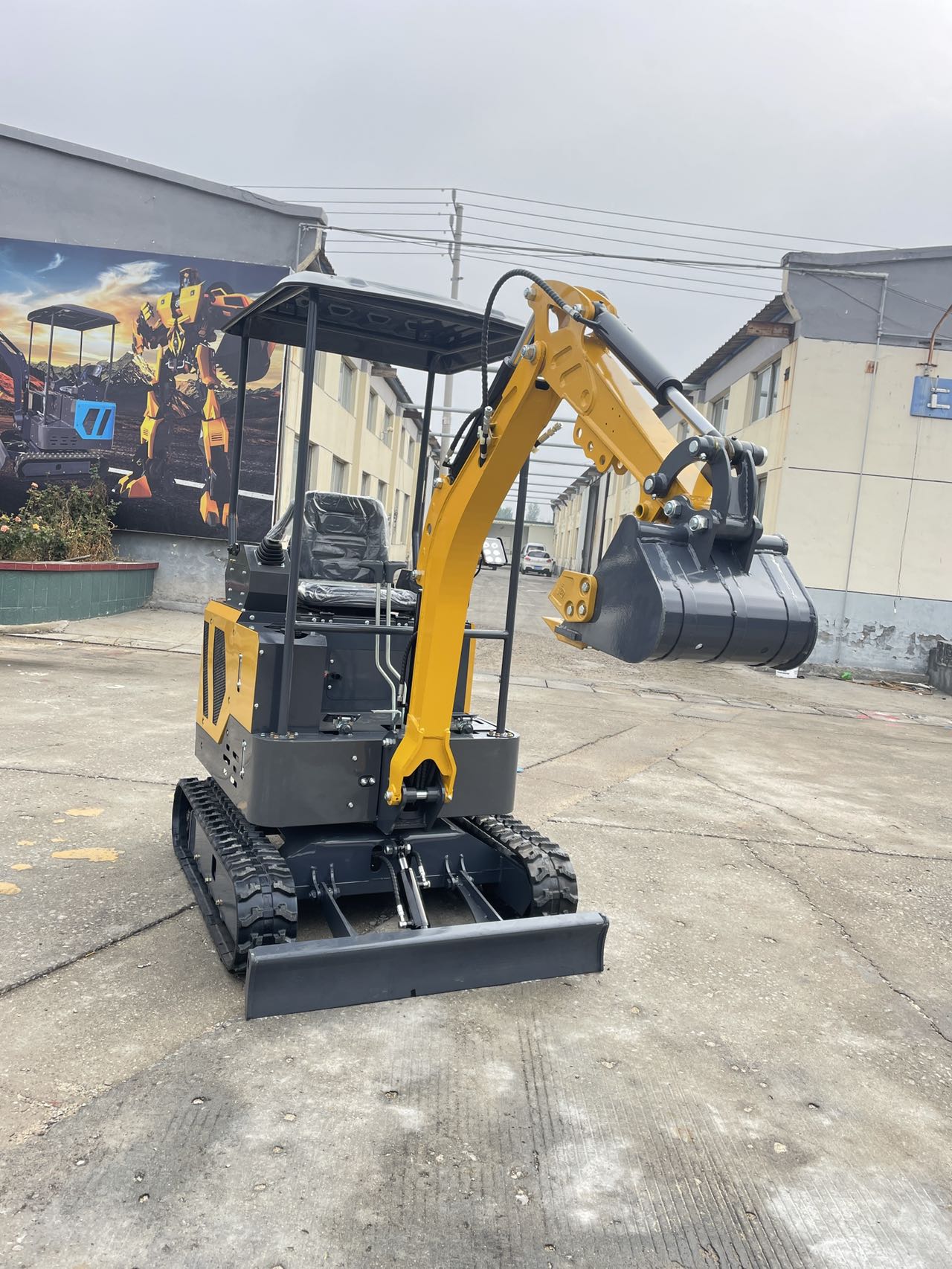 18 型多功能微型履带式挖掘机 市政工程破碎挖机