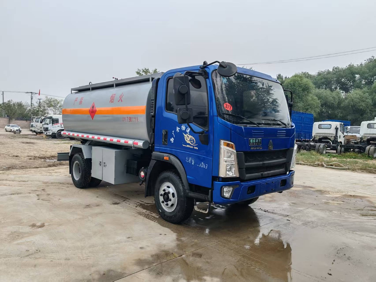 Sinotruk HOWO Chassis 8CBM Mobile Fuel Tanker | 170HP MAN Engine New Electronic Fuel Dispenser