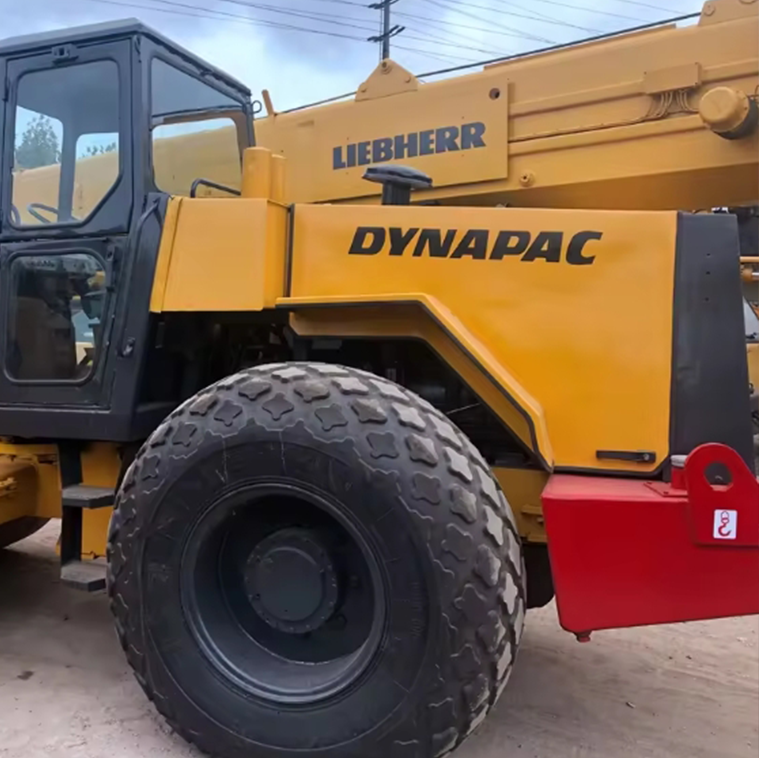 DYNAPAC CA301D Roller