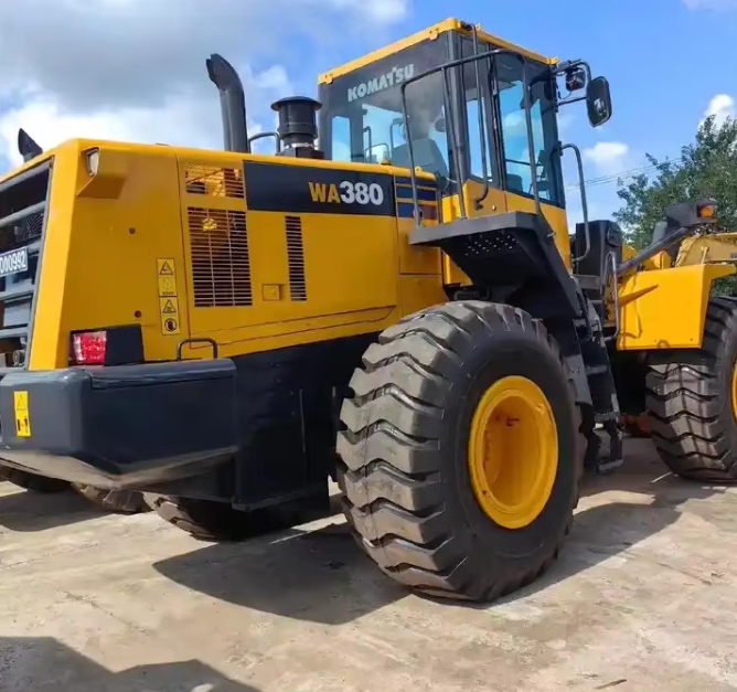 Komatsu WA380 Medium-Sized Wheel Loader