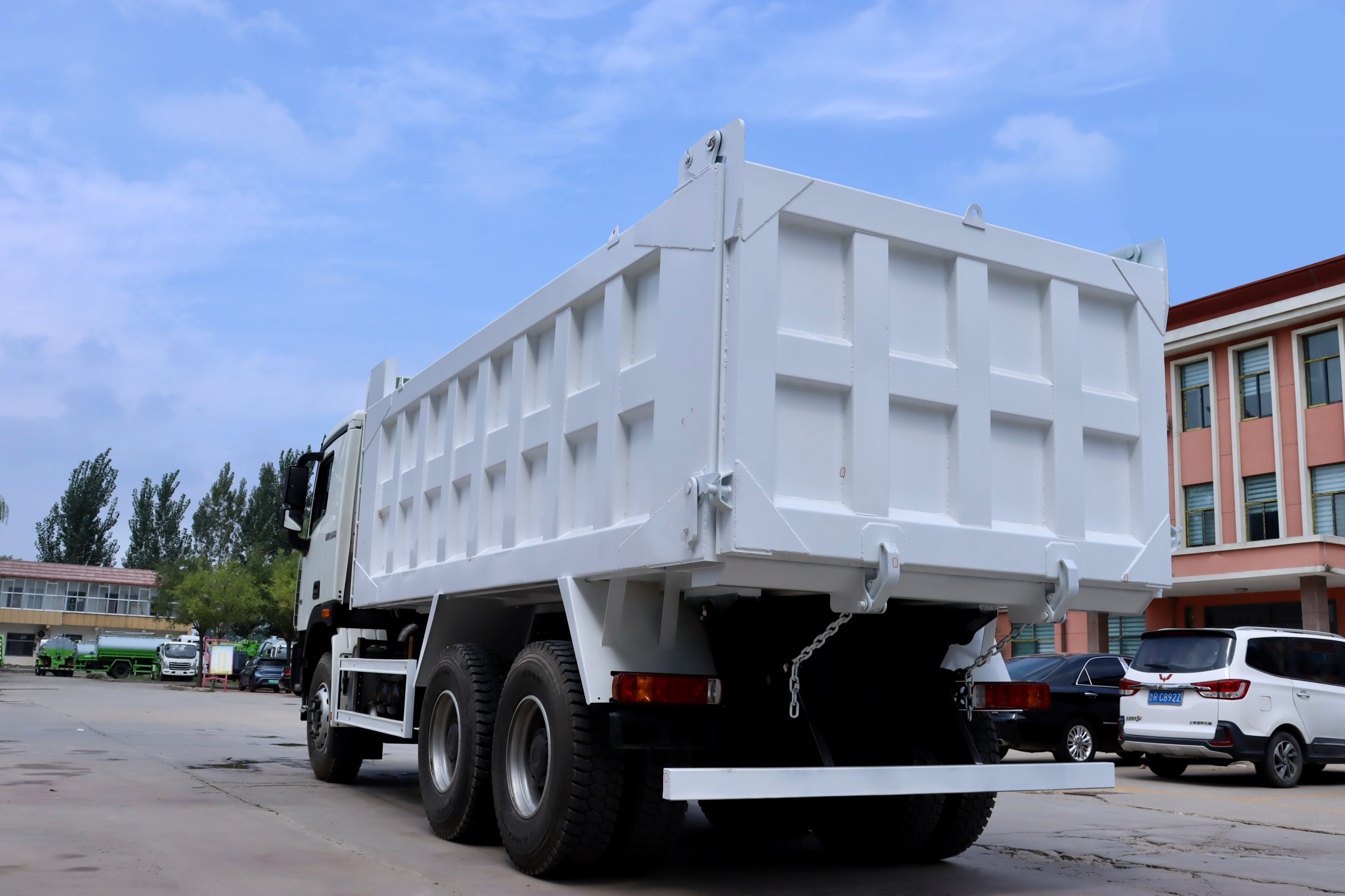 福田自卸车——10轮、前桥9吨、手动变速箱、柴油发动机、全新车况