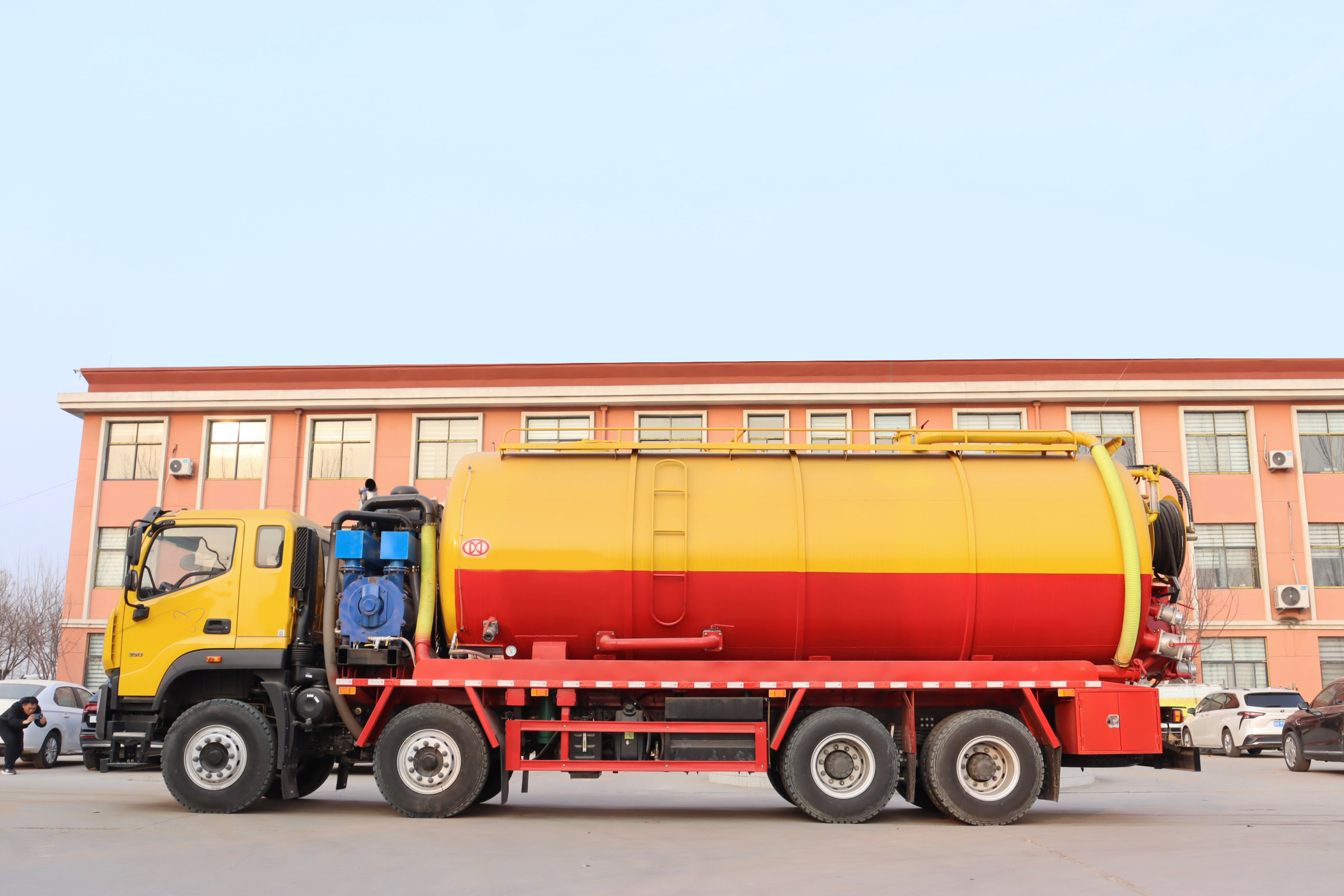 山东全新 定制大容量福田6×4吸污真空车 高压清洗 市政专用