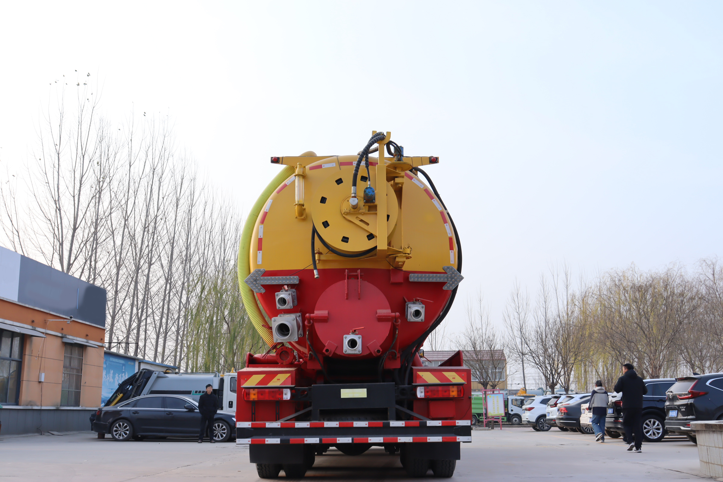山东全新 定制大容量福田6×4吸污真空车 高压清洗 市政专用
