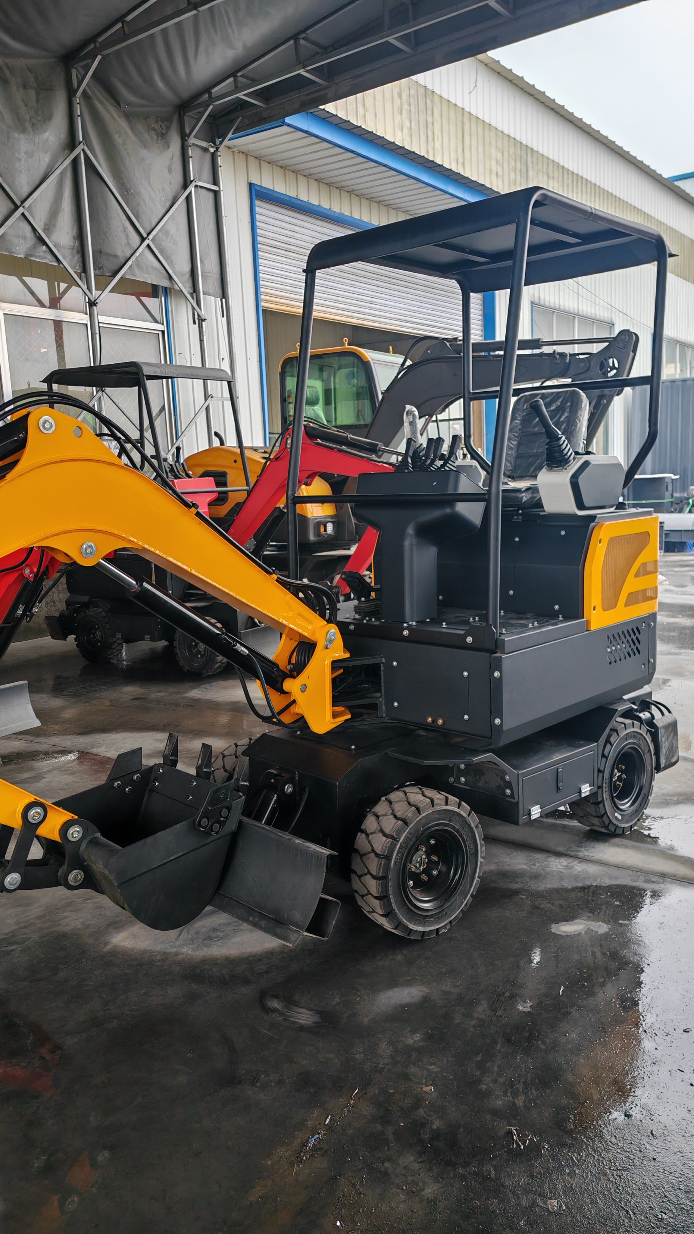 20 轮式挖掘机 多功能小型液压轮式挖掘机 厂家直销