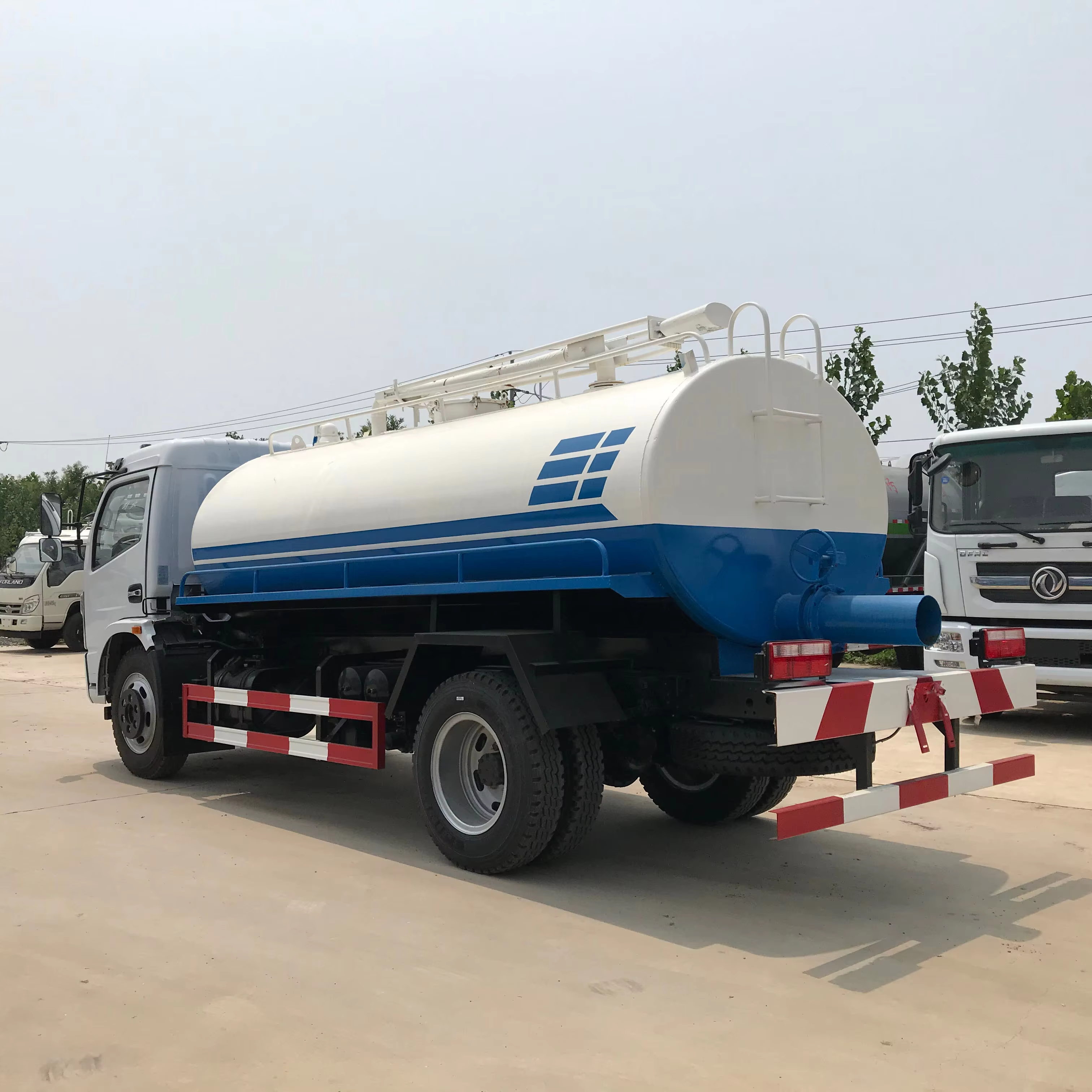 中国小型厂家生产 高品质可定制吸粪车 手动变速箱 柴油发动机 欧三排放标准