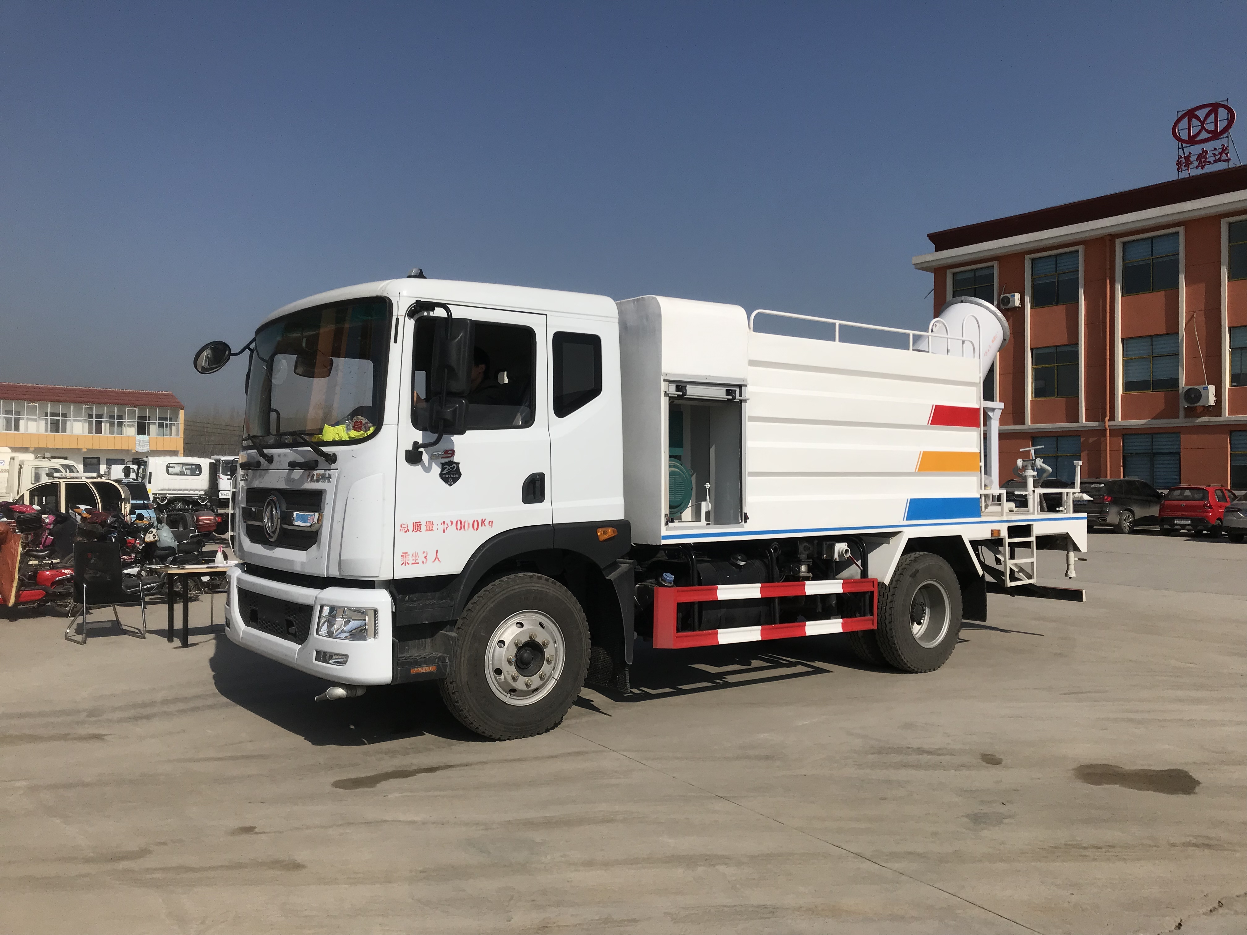 18吨水罐车 可定制雾炮喷洒车 细雾颗粒 柴油发动机 4×2 国五排放 直销