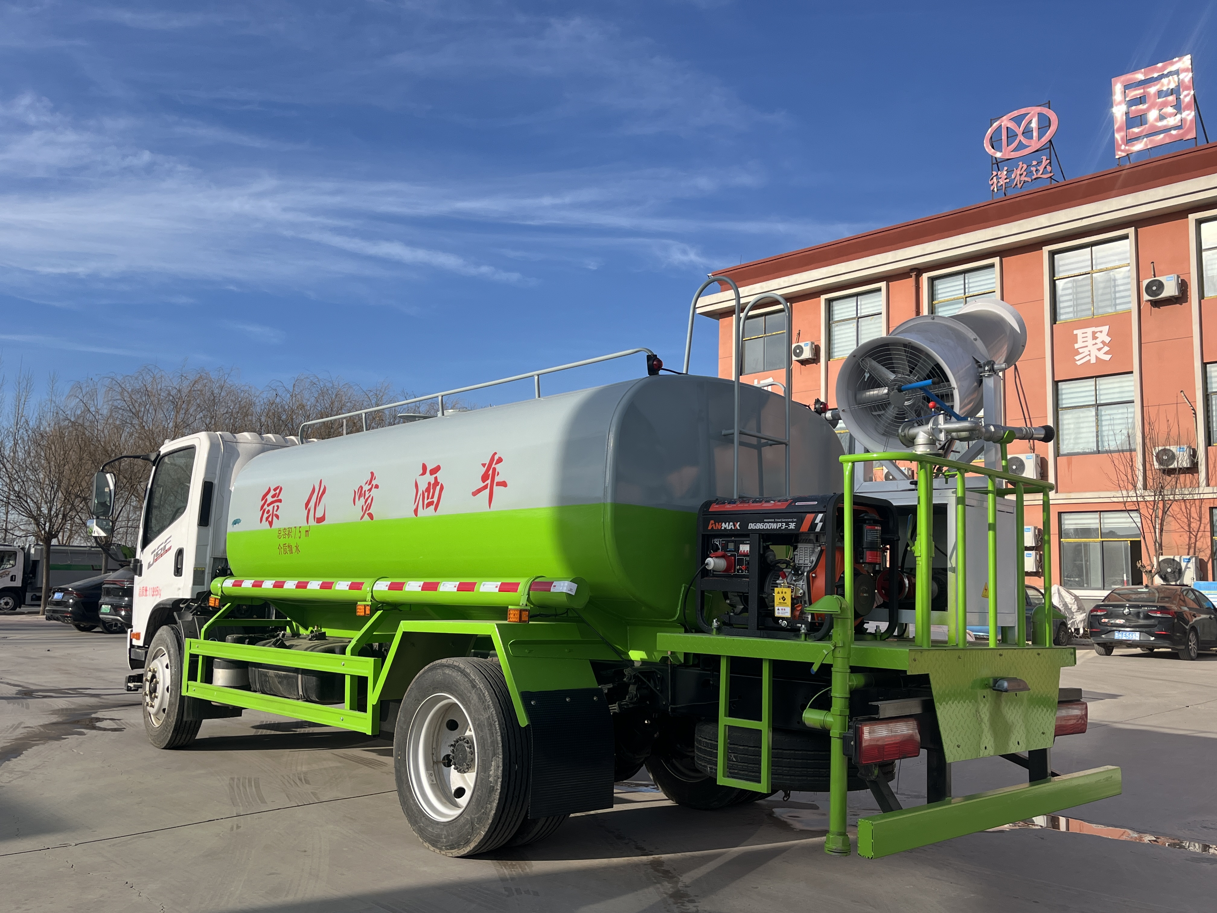 全新低价解放绿化水罐车 4×2 12 立方米 柴油国五发动机 手动挡 在售