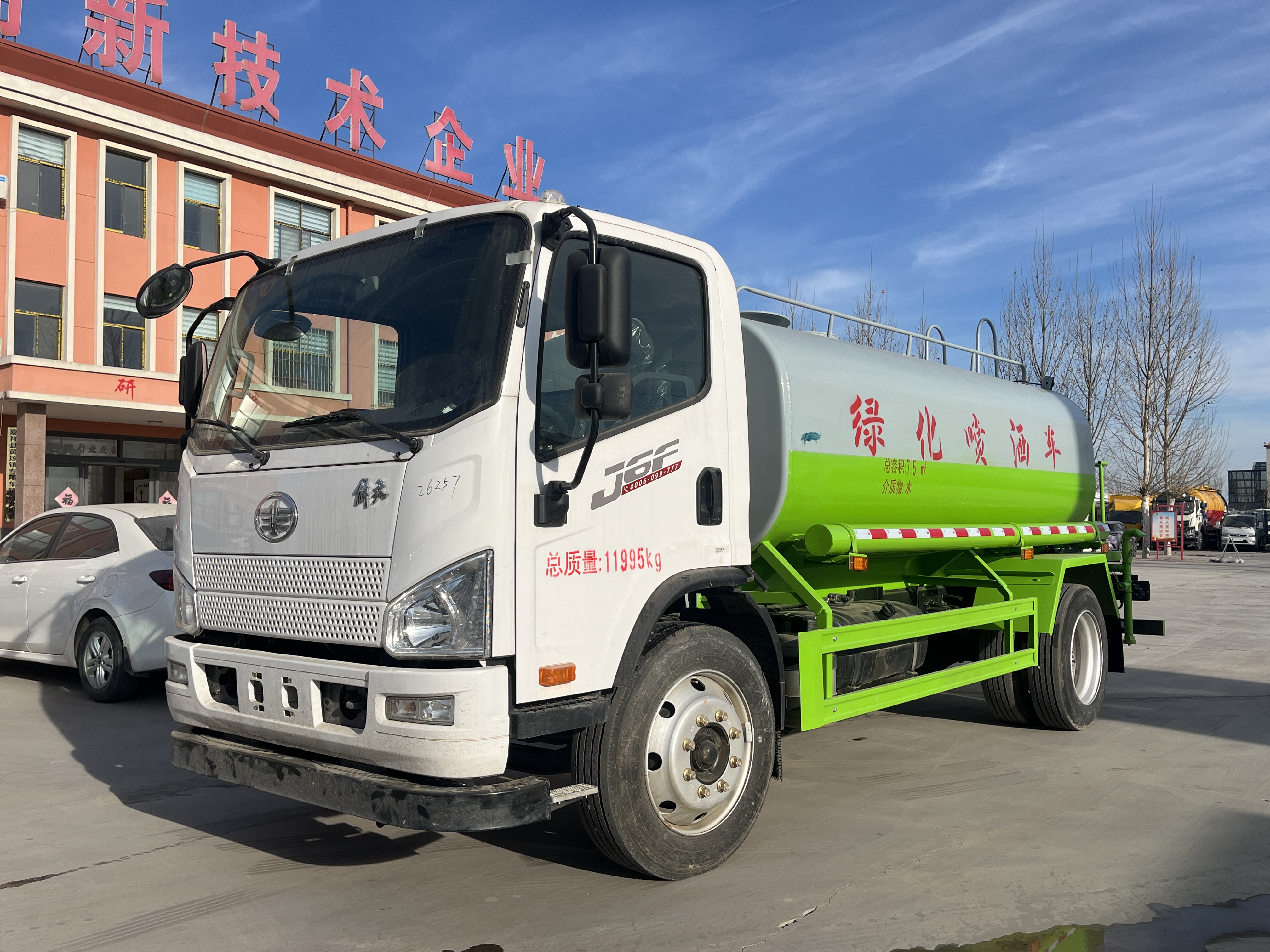 全新低价解放绿化水罐车 4×2 12 立方米 柴油国五发动机 手动挡 在售