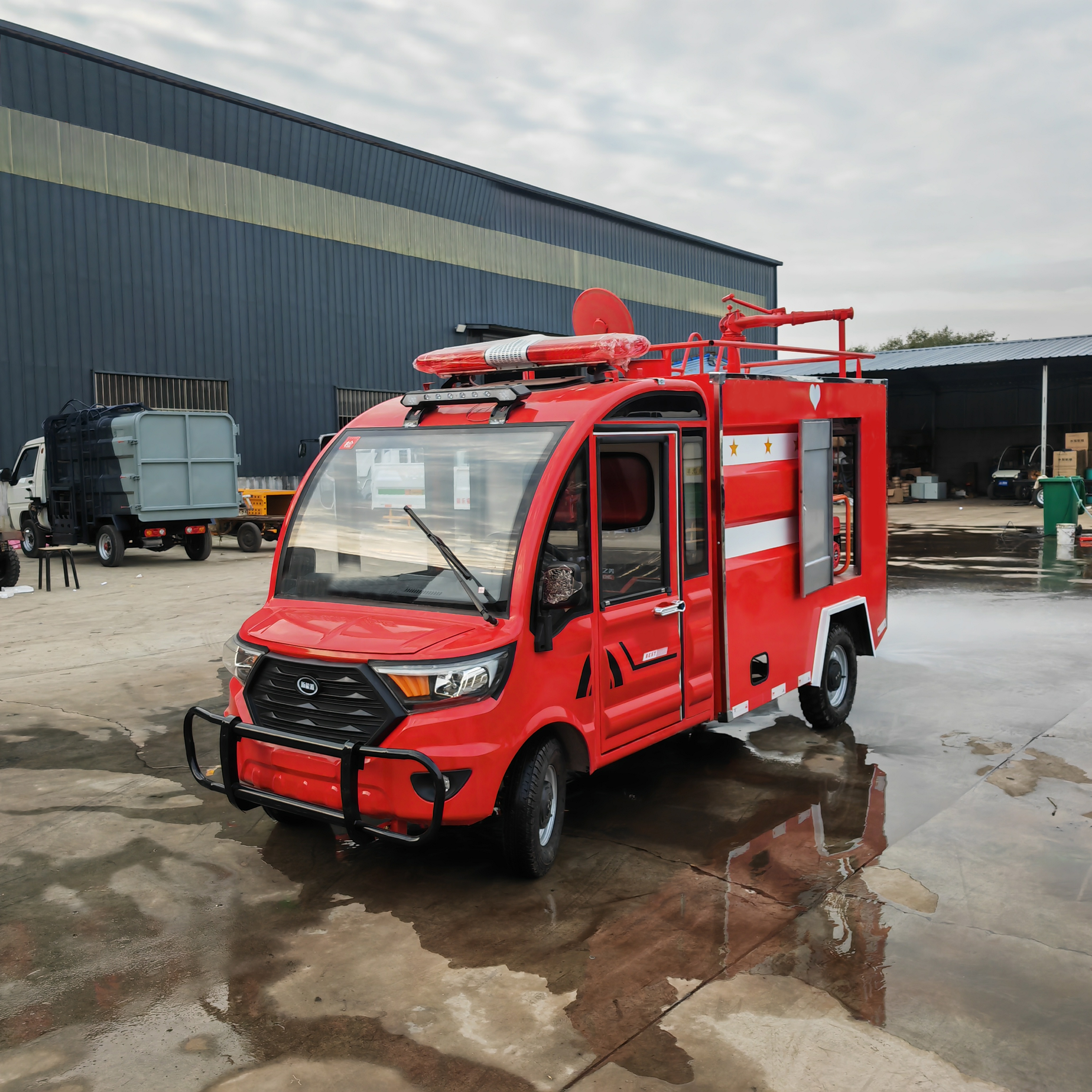 优质全新迷你电动消防水罐车 4×2 救援装备 价格低廉