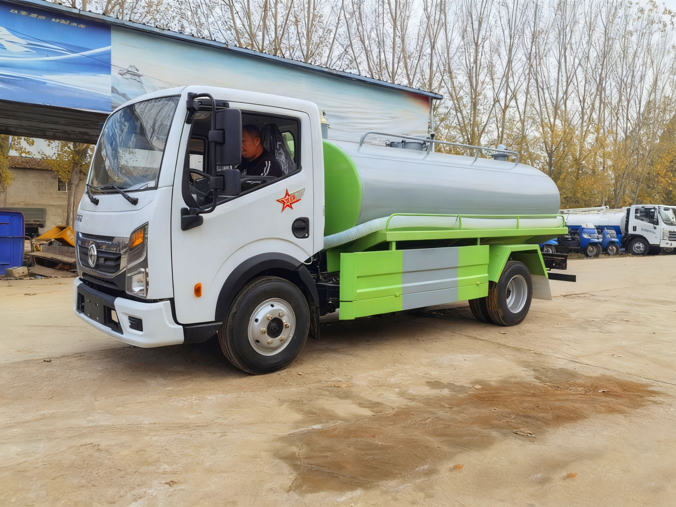 厂家直销 可定制 东风 5 立方米手动柴油吸粪车 用于污水及废弃物运输