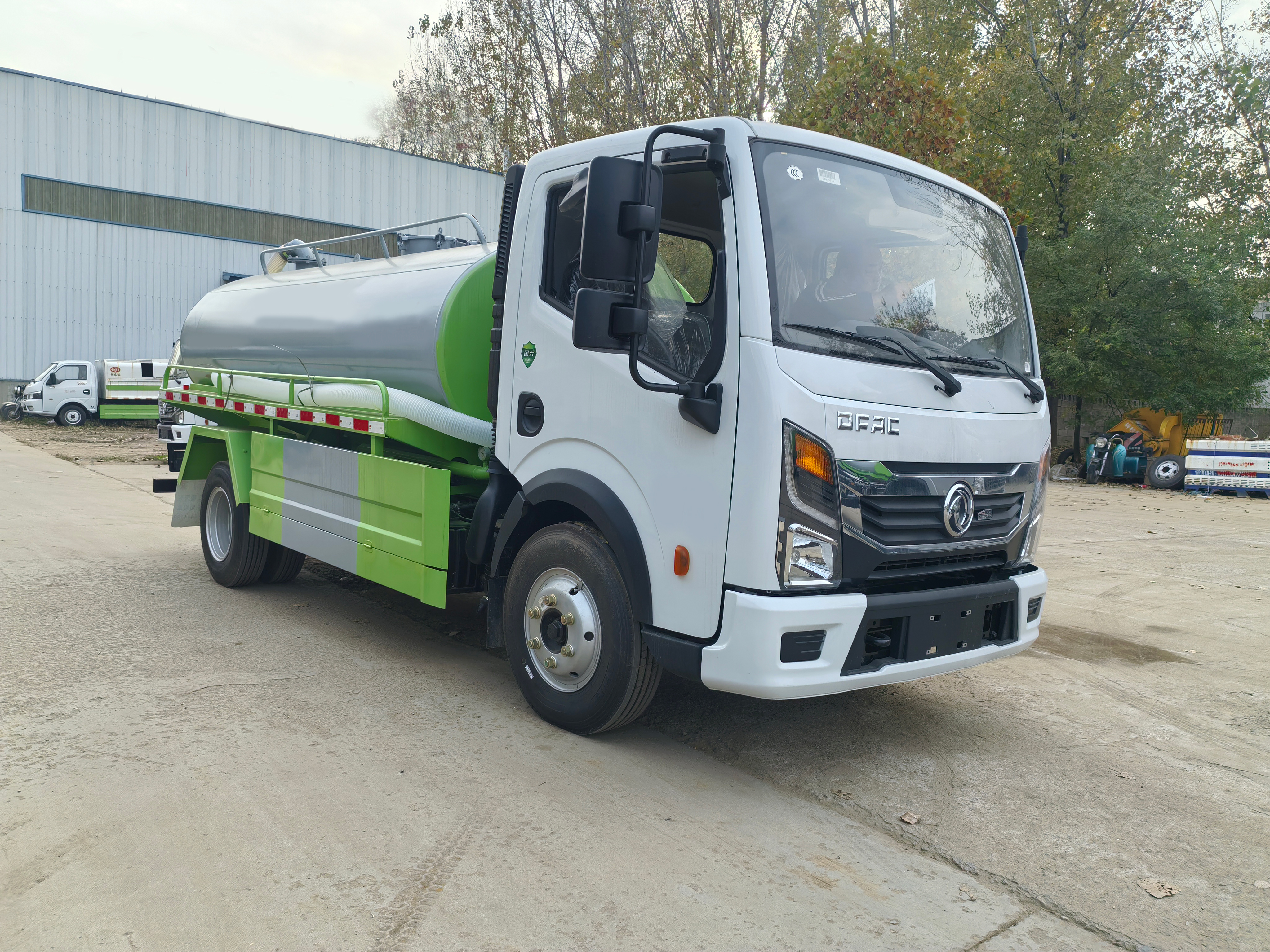 厂家直销 可定制 东风 5 立方米手动柴油吸粪车 用于污水及废弃物运输