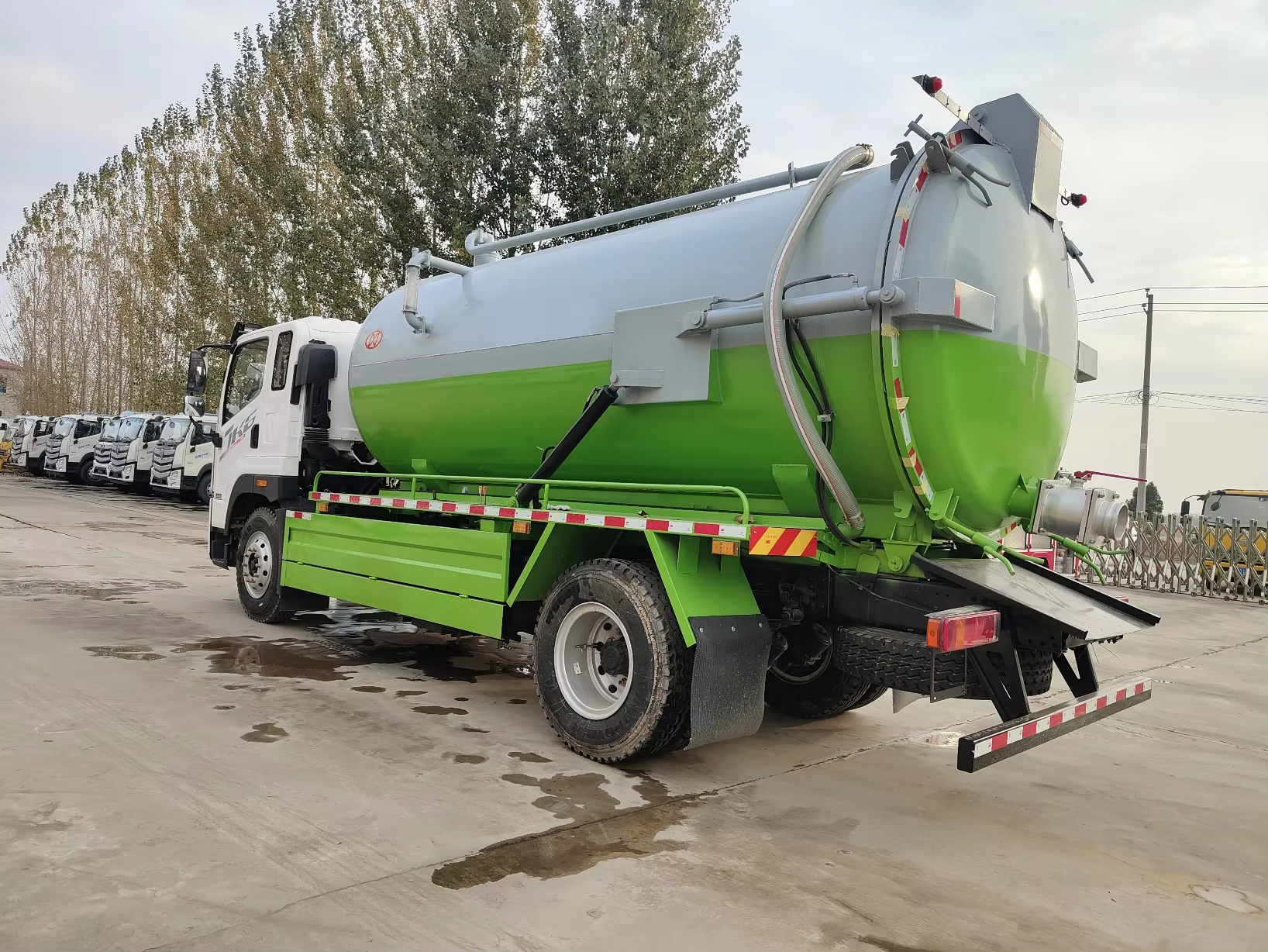 厂家直销 可定制 一汽手动柴油真空吸污车 —— 大型市政高压清洗作业车