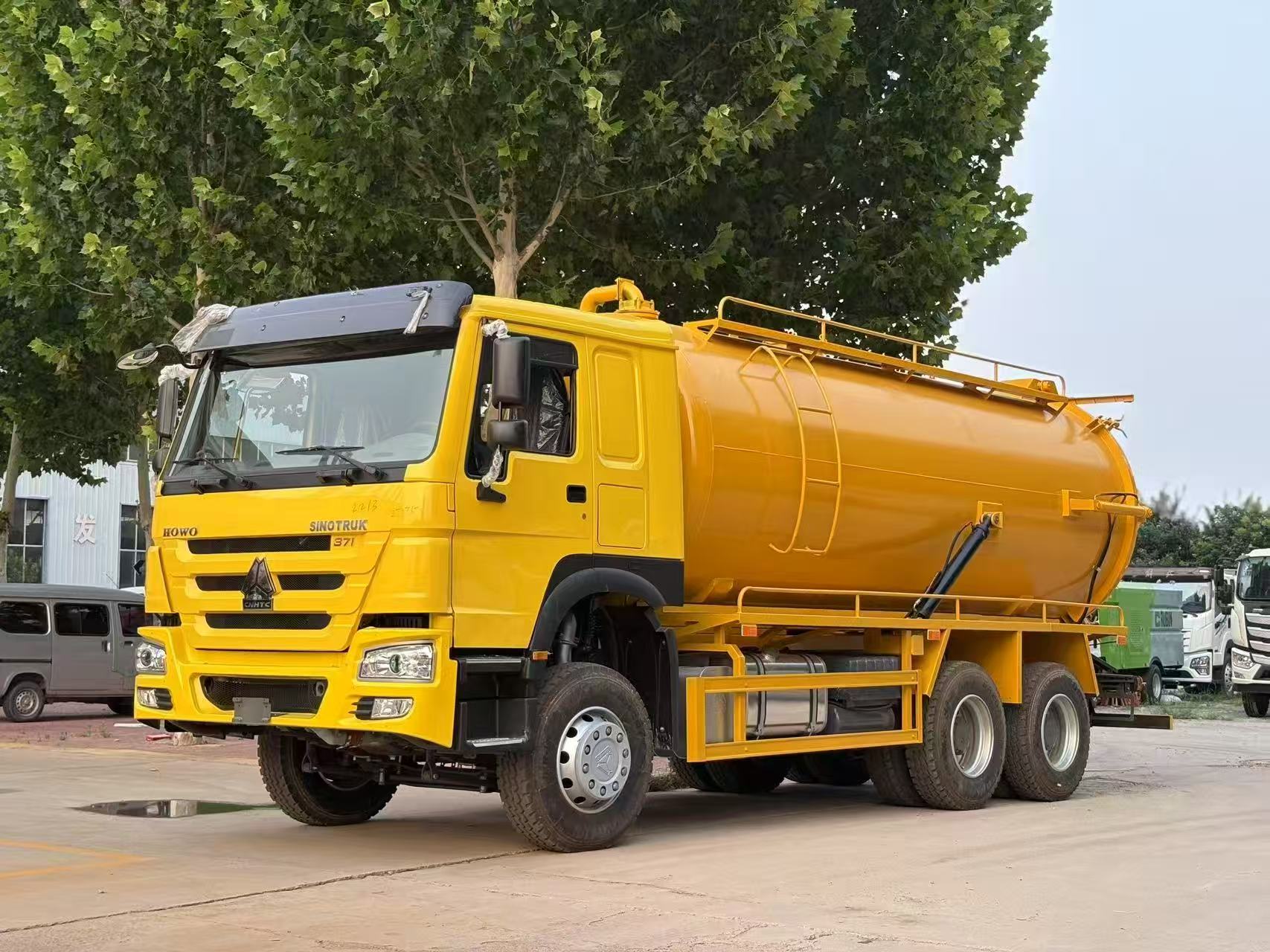 中国重汽豪沃 371 6×4 二手吸污车 —— 大功率柴油发动机，手动变速箱，国五排放标准，总质量 25-30 吨，适用于污水处理